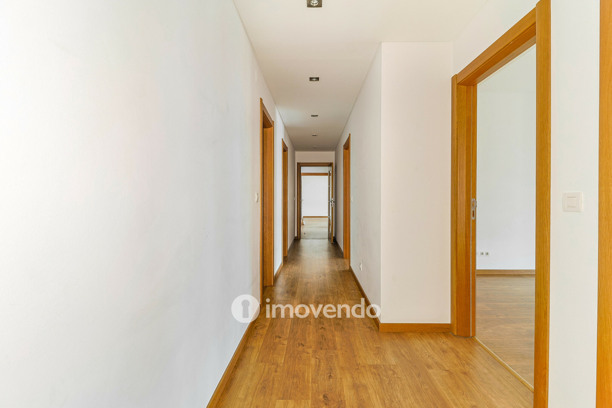 Apartamento T4 com garagem, nos Terraços da Ponte, em Sacavém