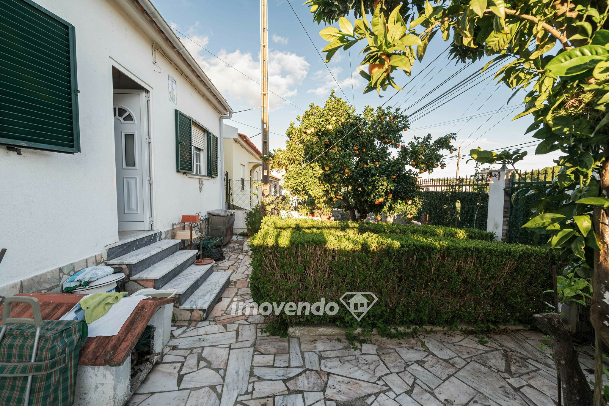Moradia isolada T4+1 com garagem e jardim, em Albarraque, Sintra