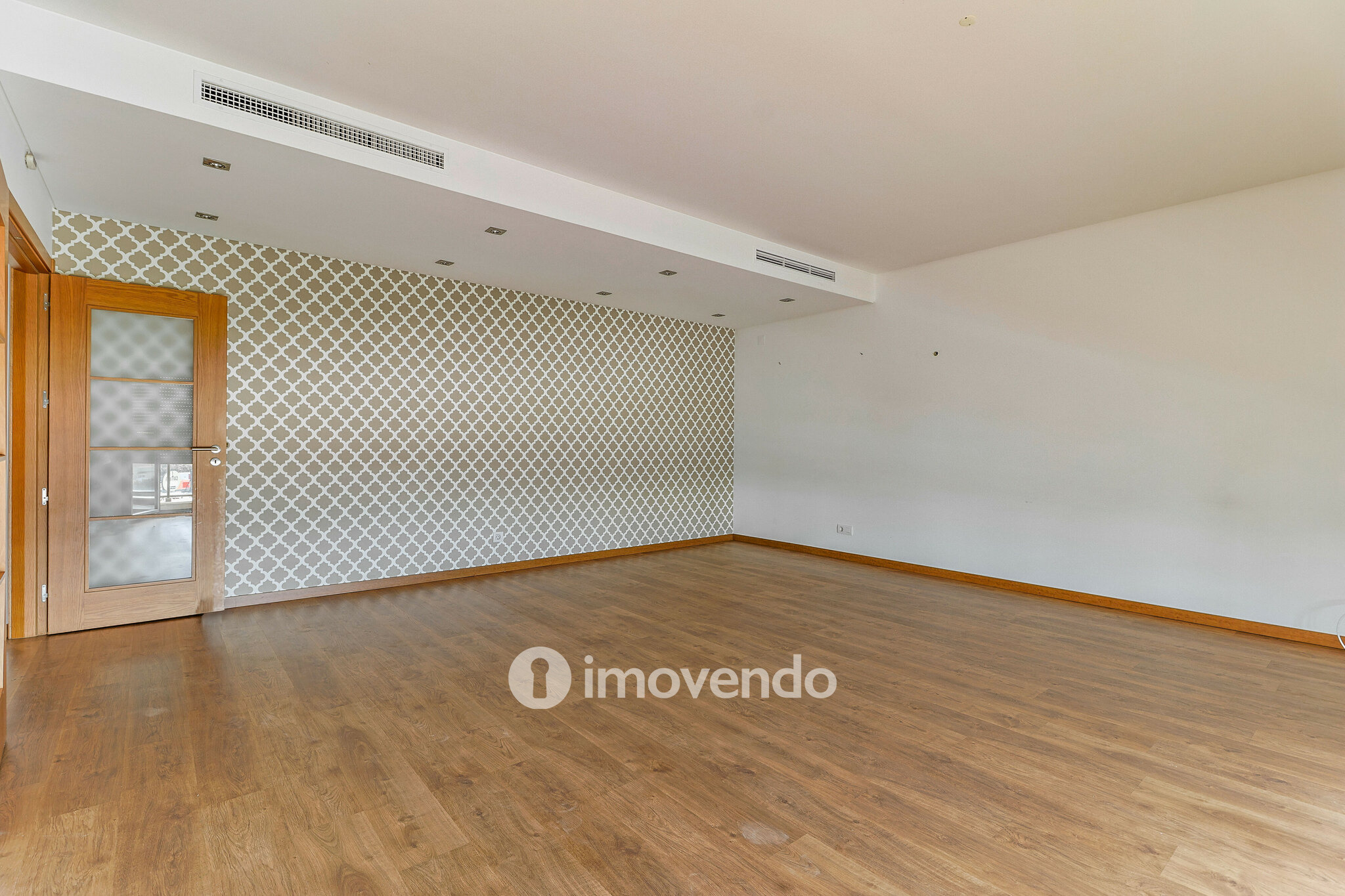 Apartamento T4 com garagem, nos Terraços da Ponte, em Sacavém