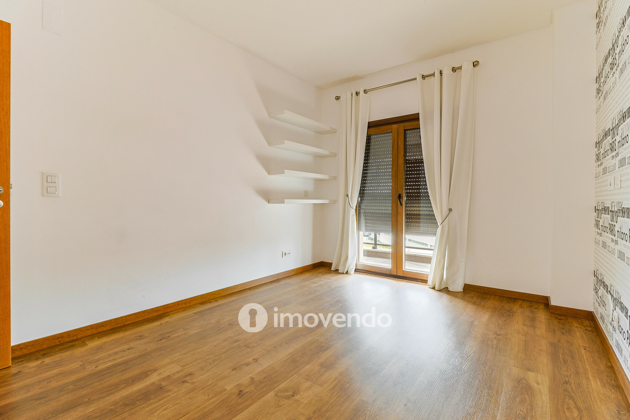 Apartamento T4 com garagem, nos Terraços da Ponte, em Sacavém