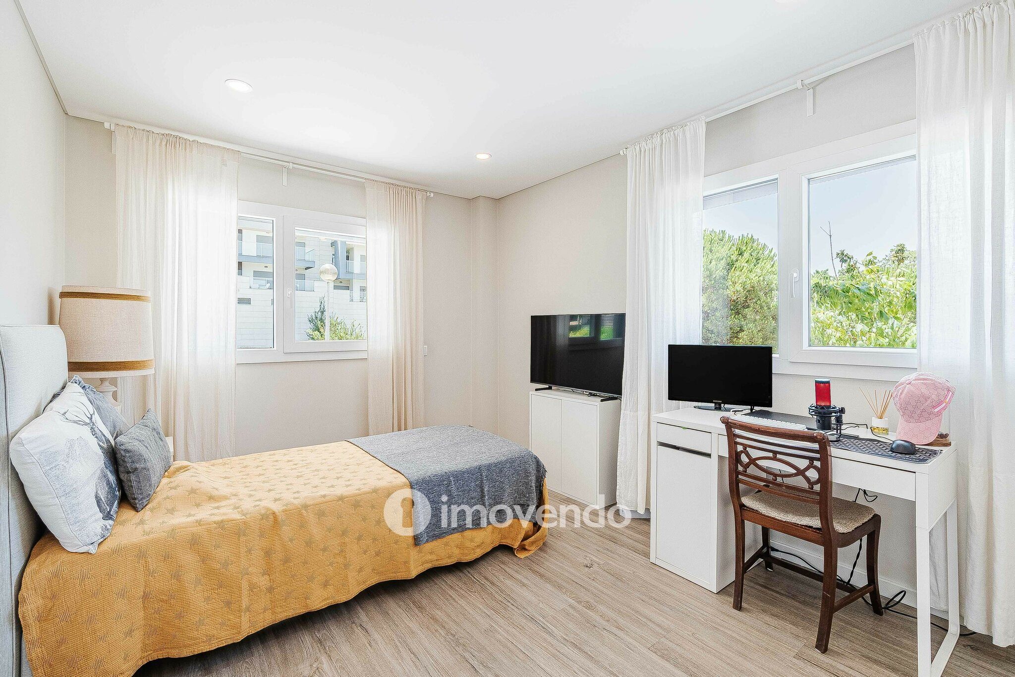 Apartamento T2+1 moderno, próximo da praia, na Charneca da Caparica