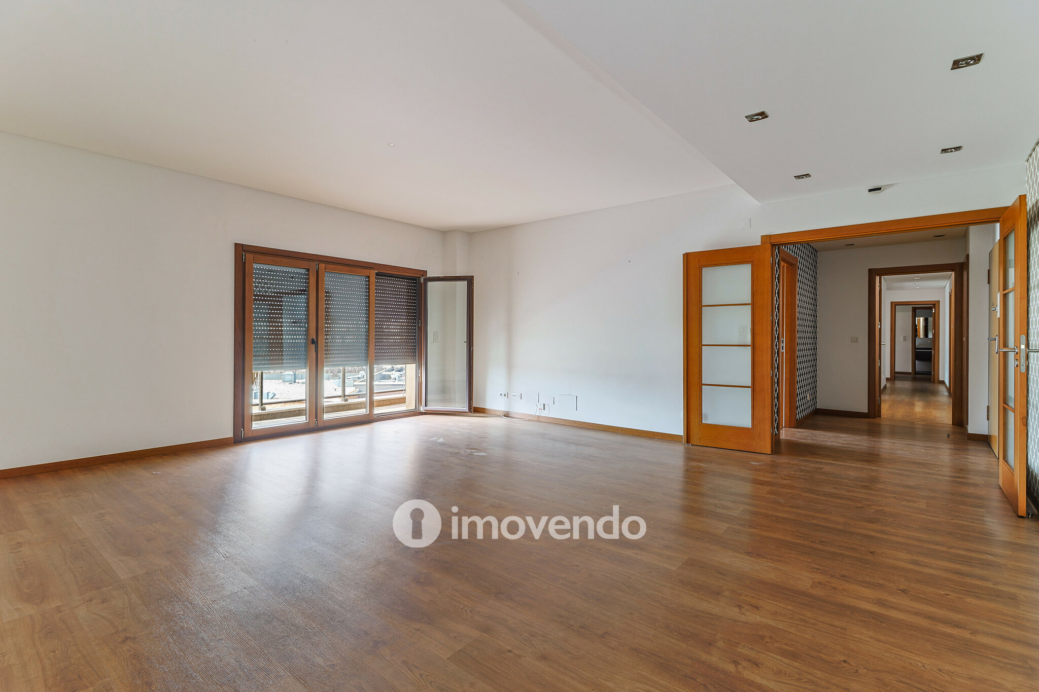 Apartamento T4 com garagem, nos Terraços da Ponte, em Sacavém
