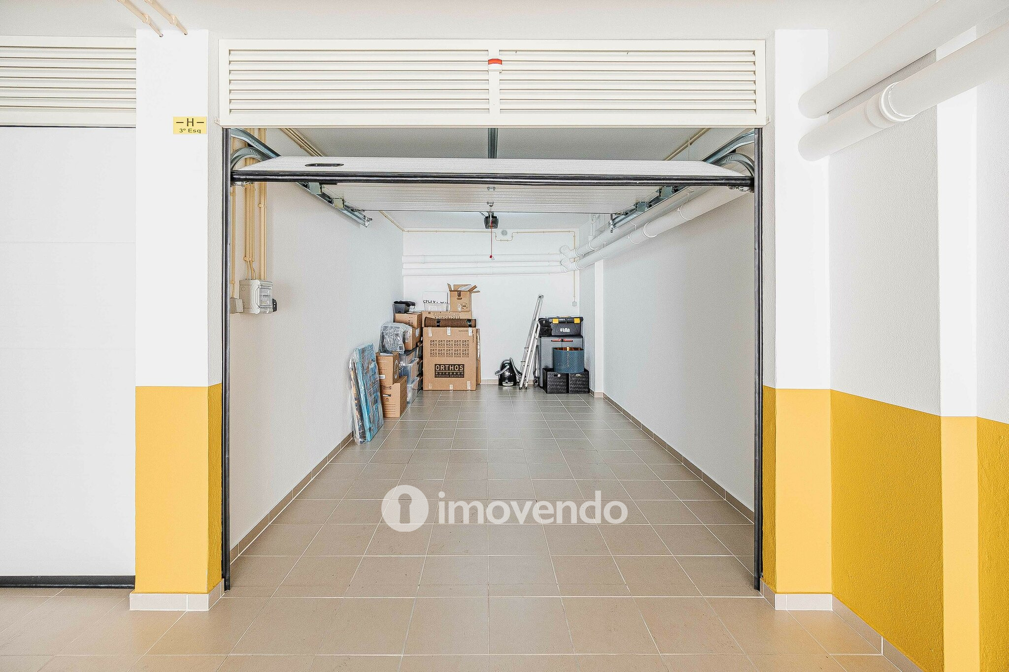 Apartamento T3 exclusivo, com cozinha equipada e garagem, no Montijo