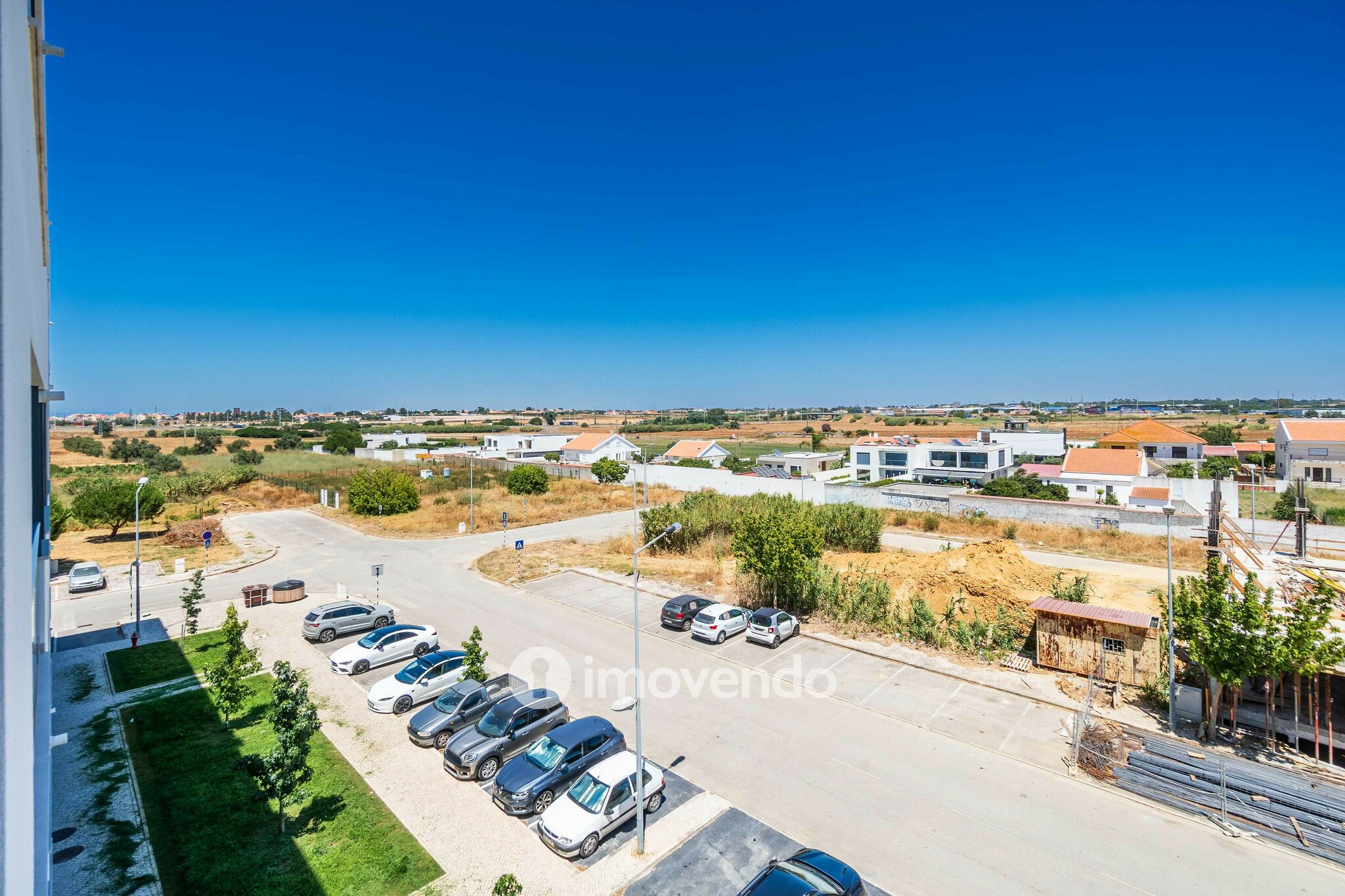 Apartamento T3 exclusivo, com cozinha equipada e garagem, no Montijo