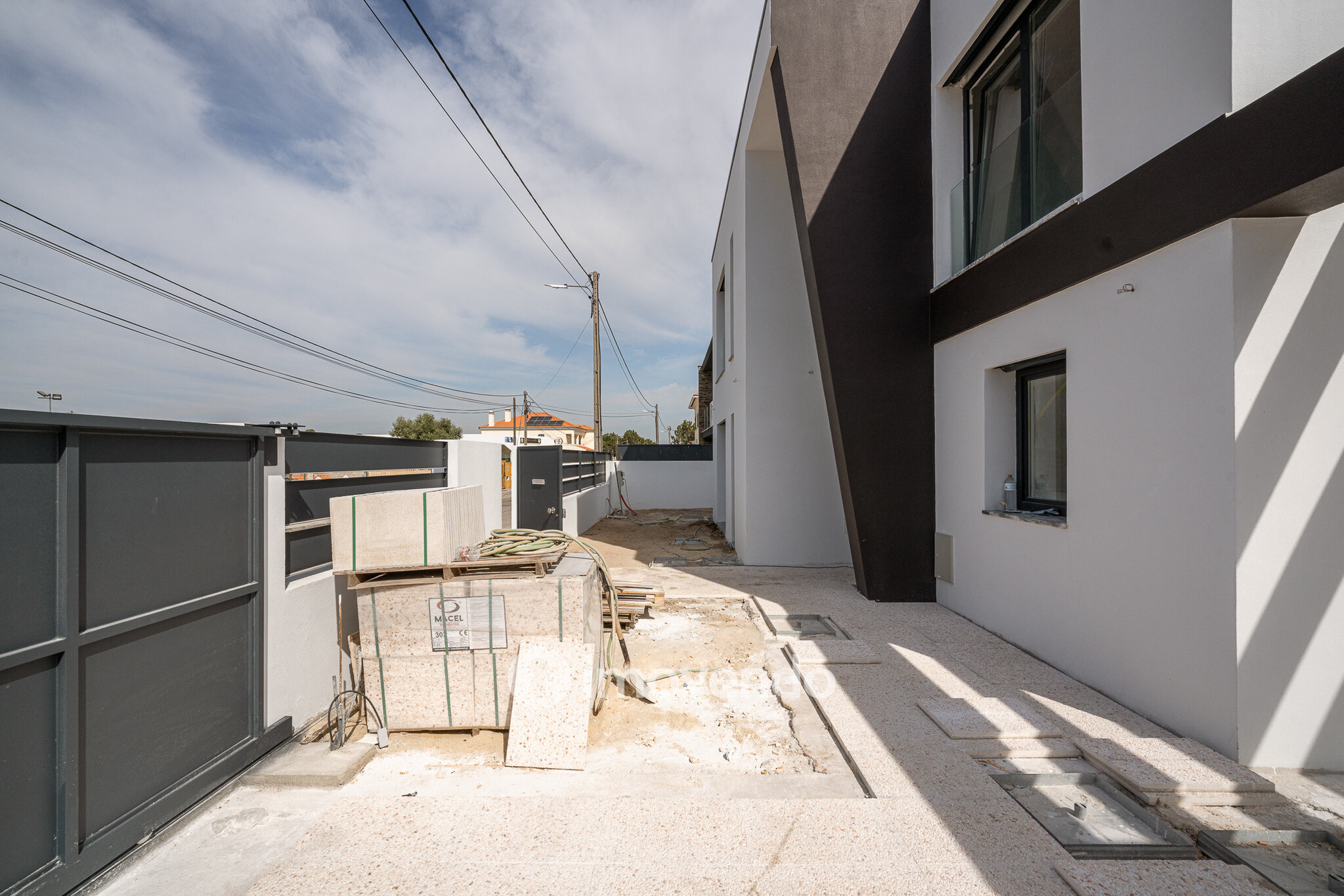 Moradia T4, em fase final de construção, com piscina, em Azeitão