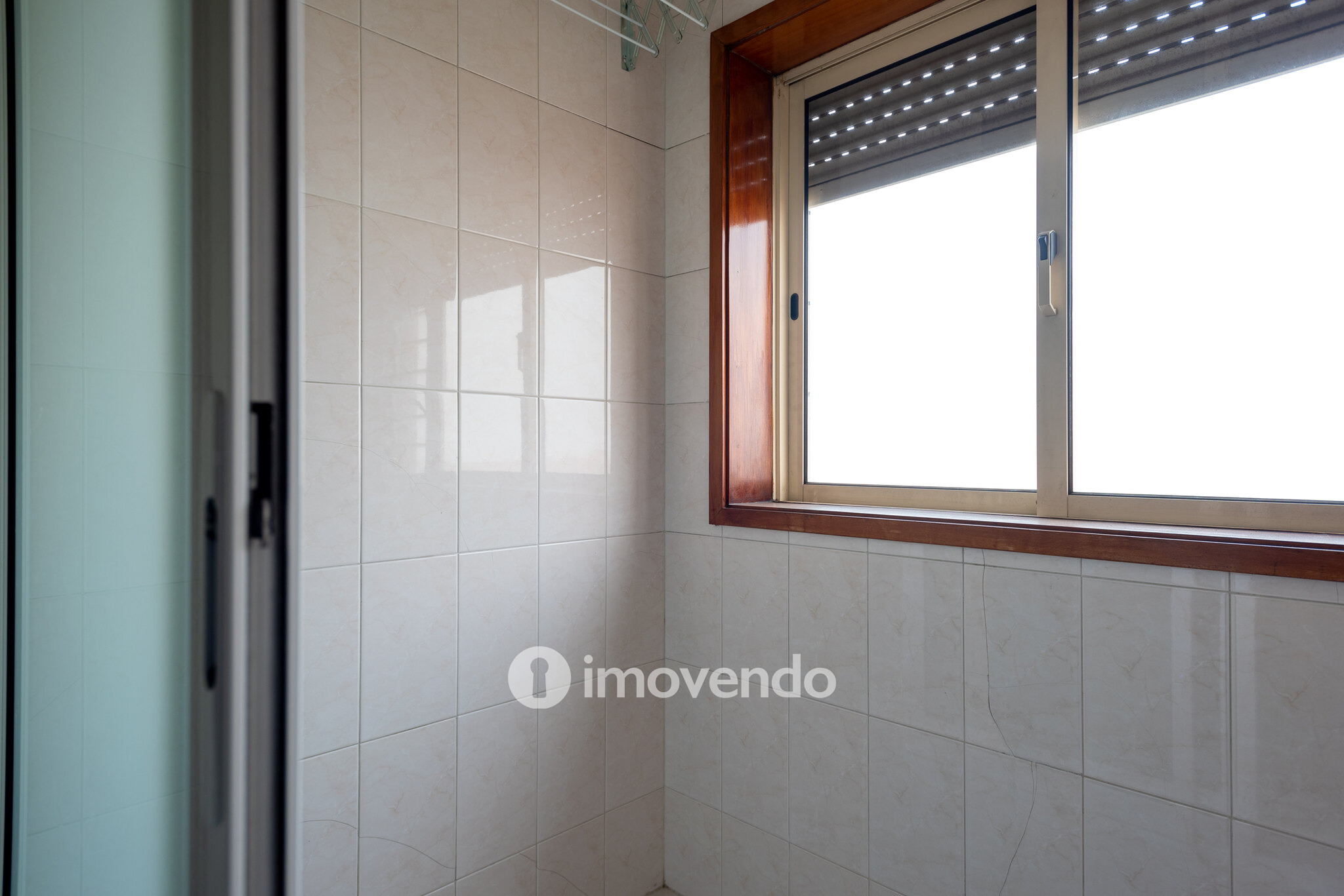 Apartamento T2+1, com garagem e cozinha equipada, em Gaia