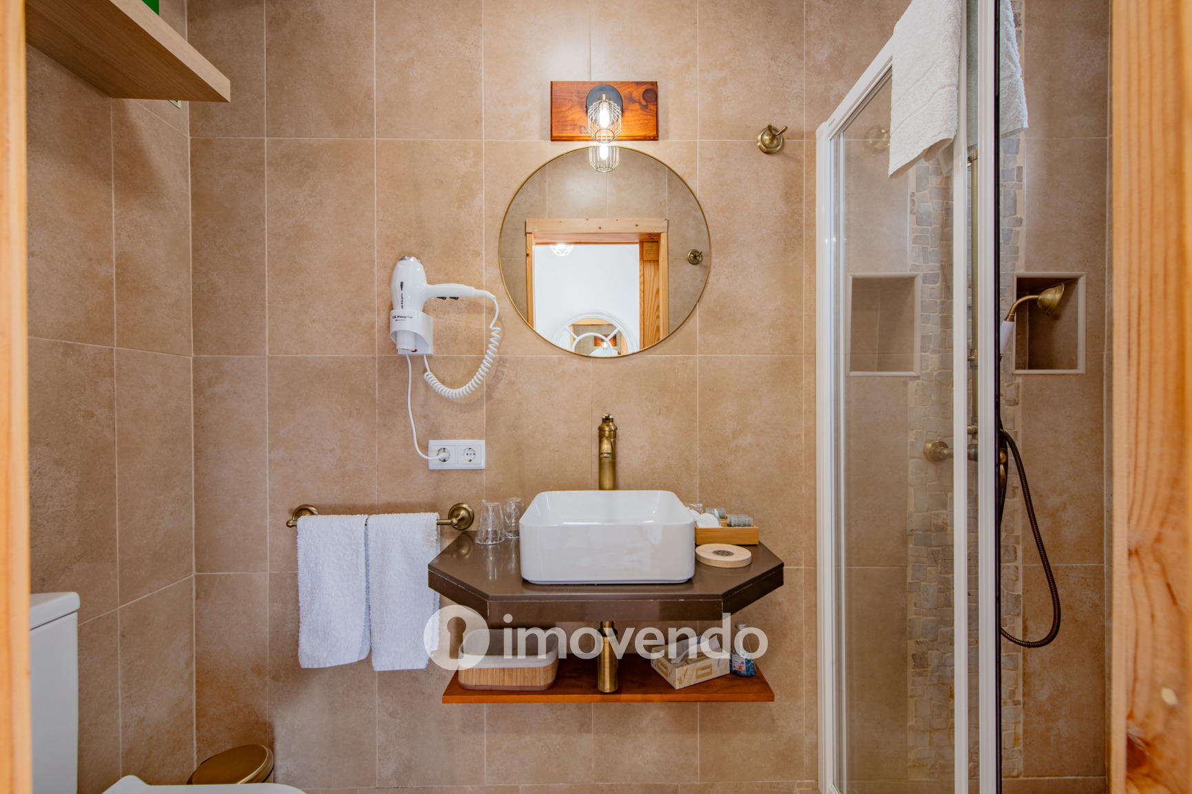 Moradia T1 remodelada, com licença AL ativa, em Olhão