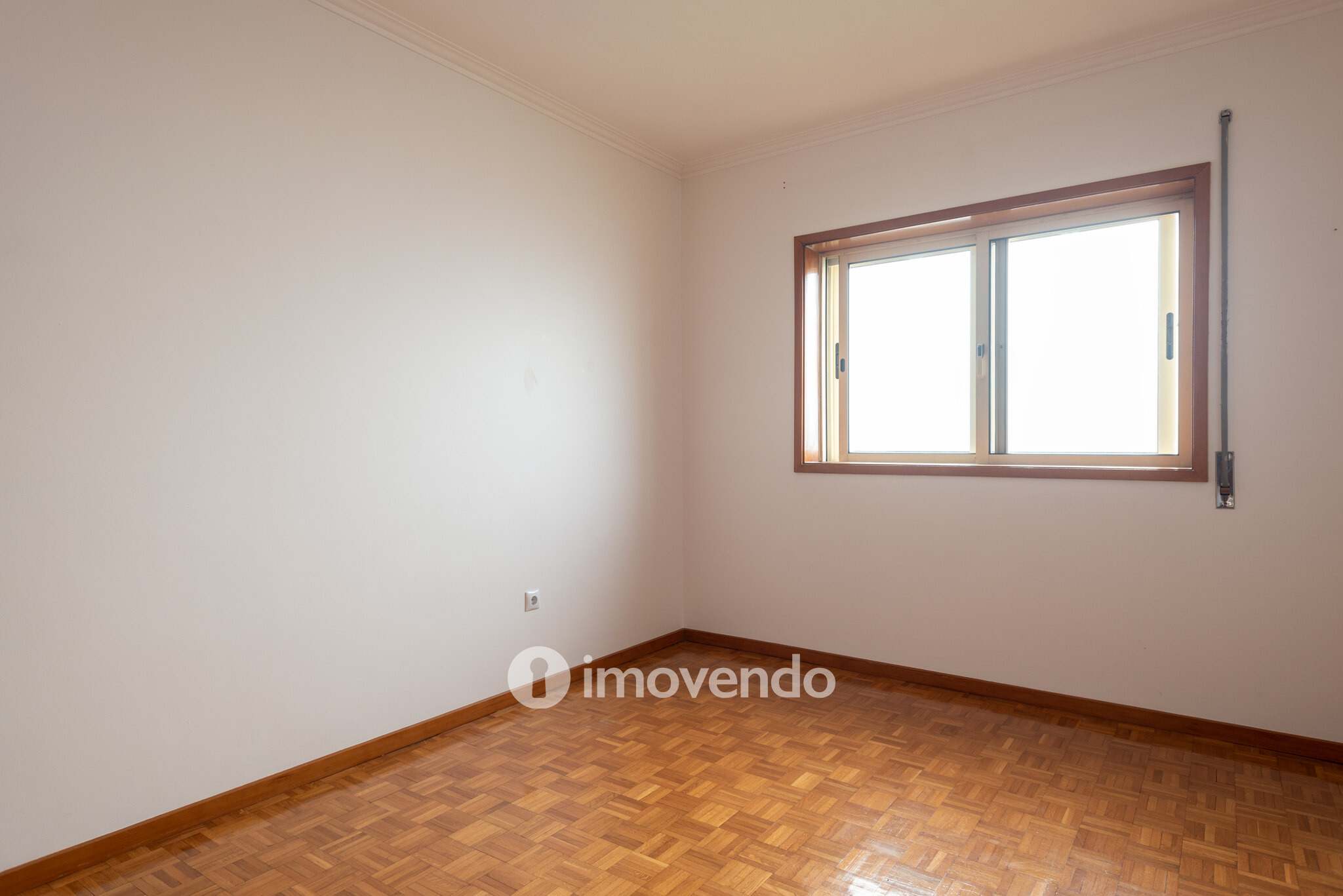 Apartamento T2+1, com garagem e cozinha equipada, em Gaia