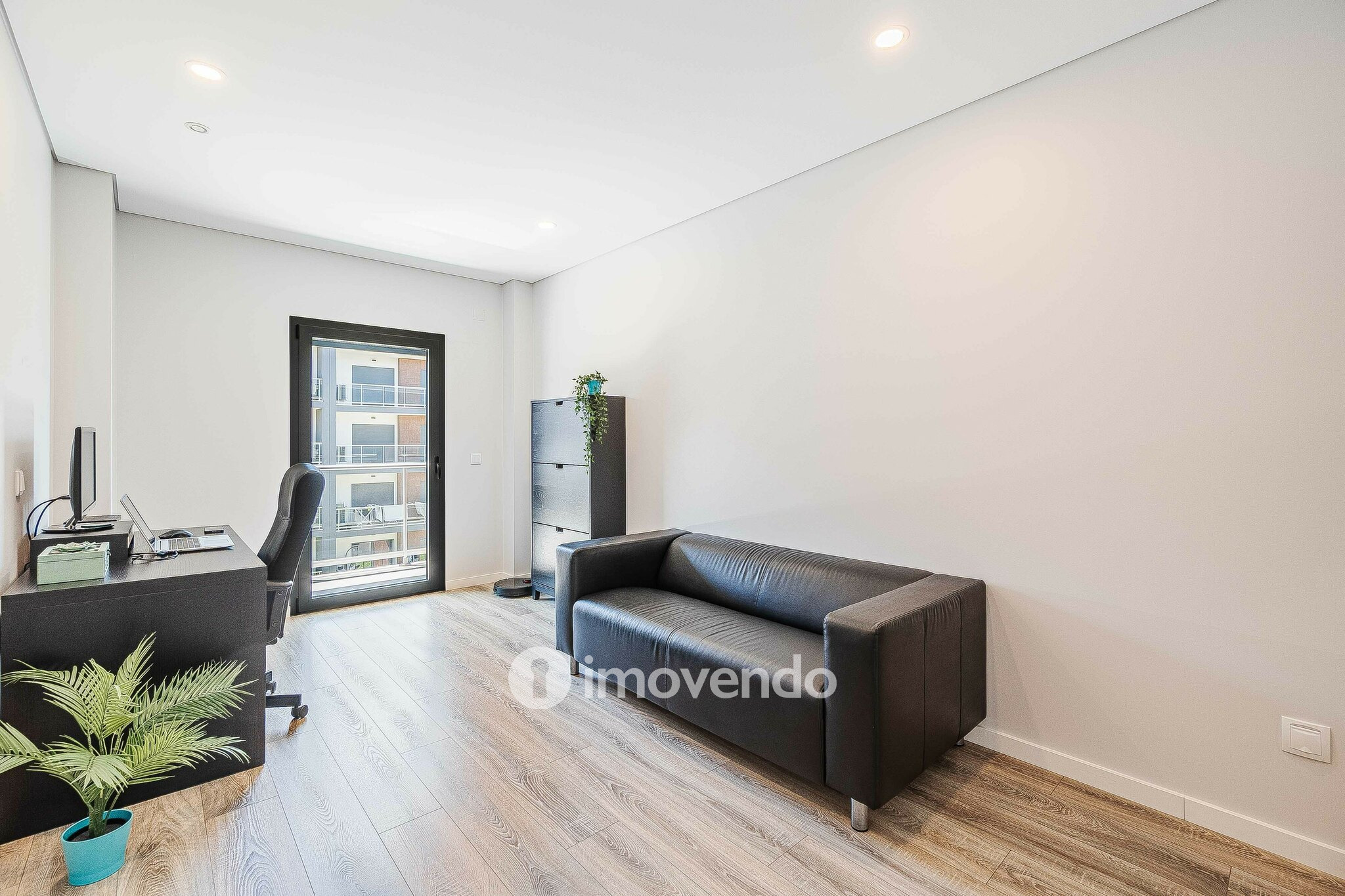 Apartamento T3 exclusivo, com cozinha equipada e garagem, no Montijo