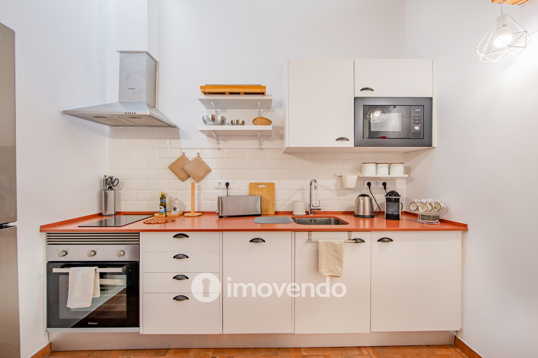 Moradia T1 remodelada, com licença AL ativa, em Olhão