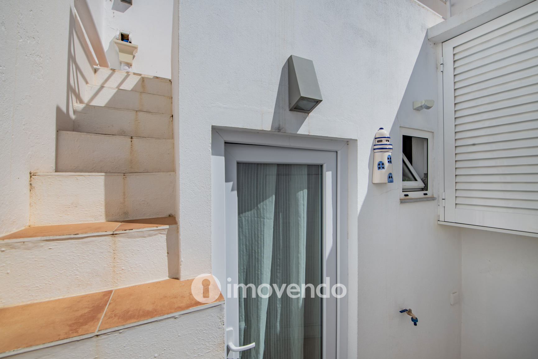 Moradia T1 remodelada, com licença AL ativa, em Olhão