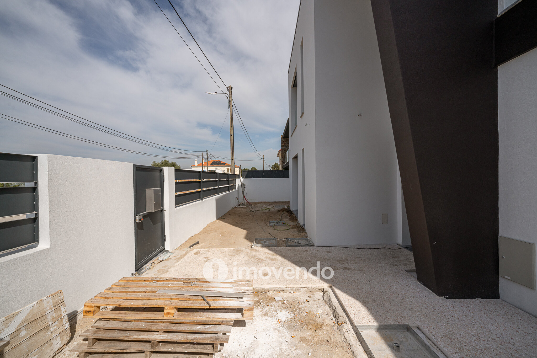 Moradia T4, em fase final de construção, com piscina, em Azeitão