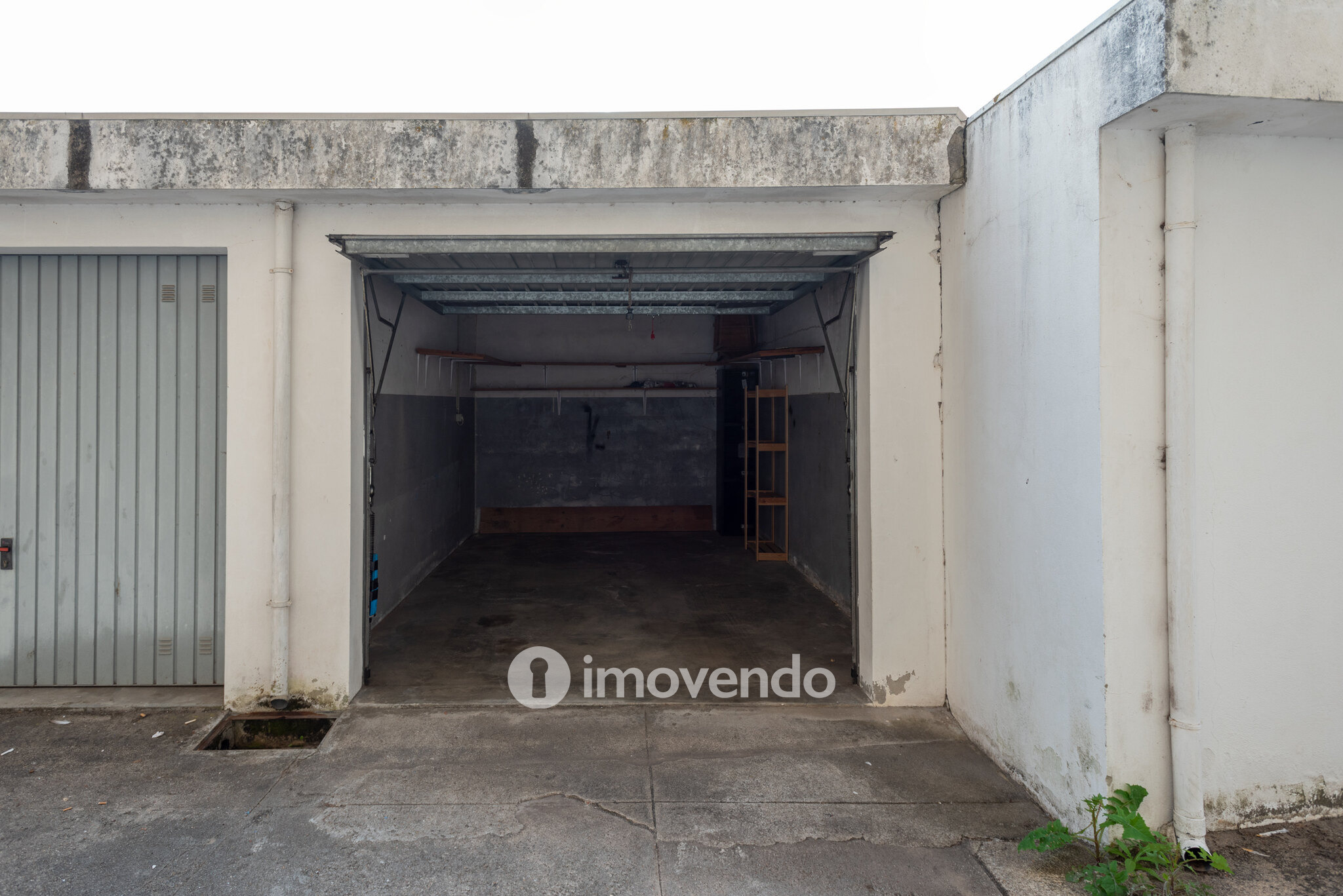 Apartamento T2+1, com garagem e cozinha equipada, em Gaia