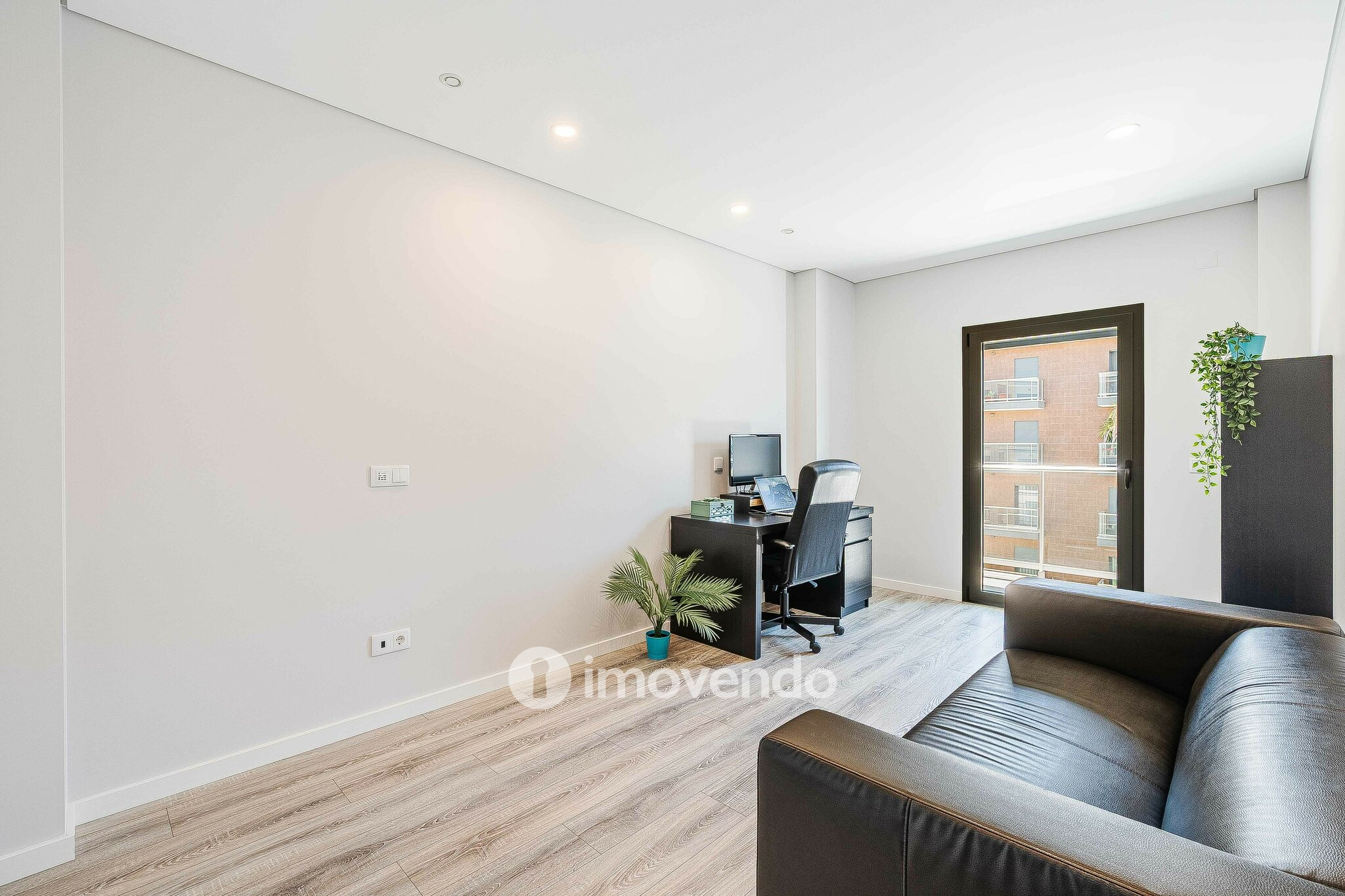 Apartamento T3 exclusivo, com cozinha equipada e garagem, no Montijo