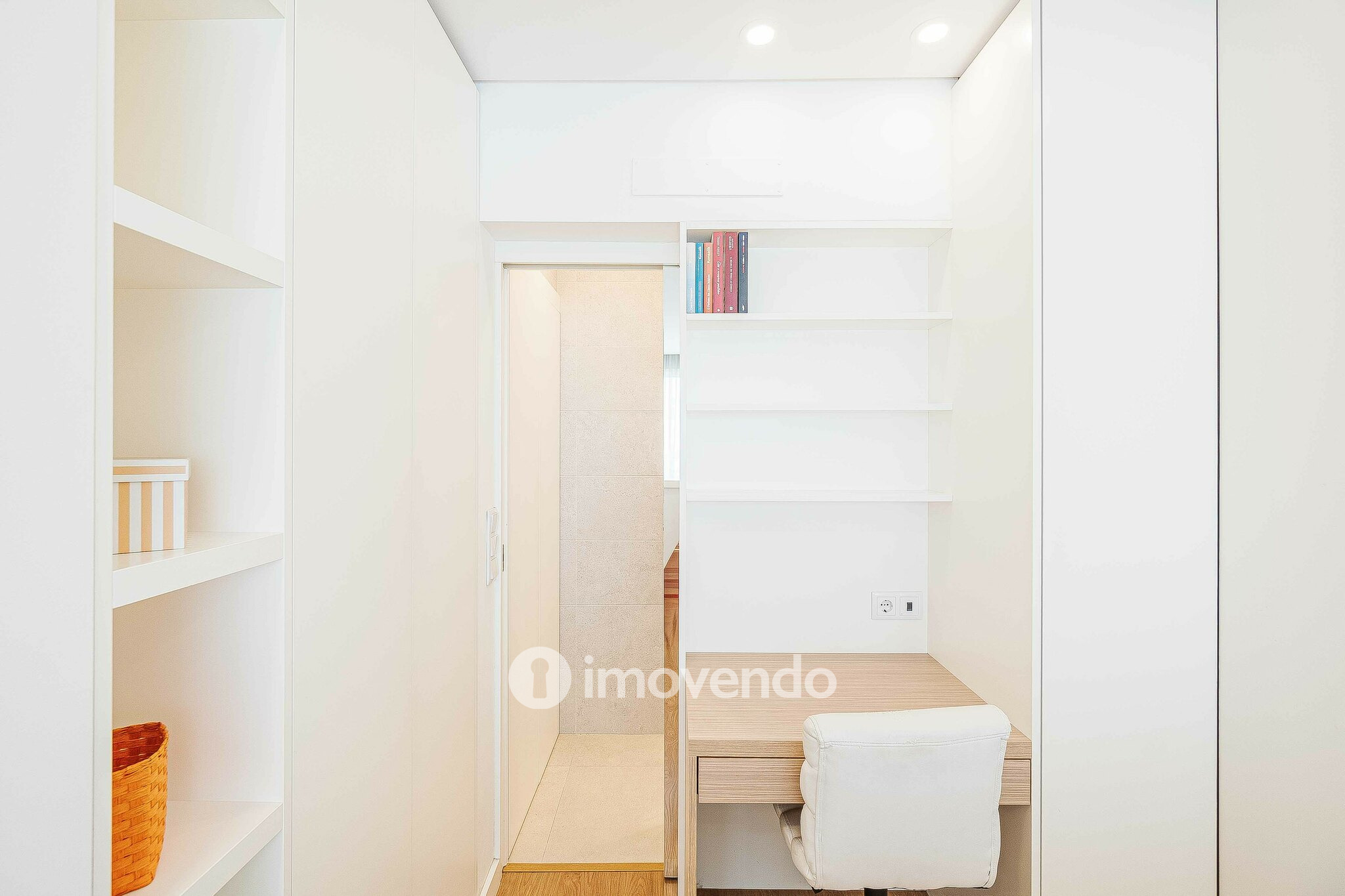 Apartamento T1, totalmente remodelado, na Venda Nova, Amadora