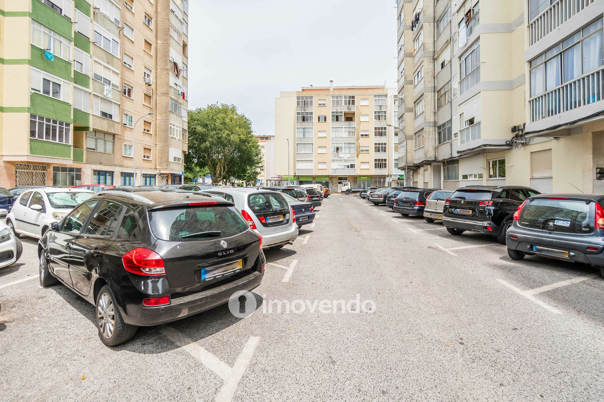 Apartamento T1, totalmente remodelado, na Venda Nova, Amadora