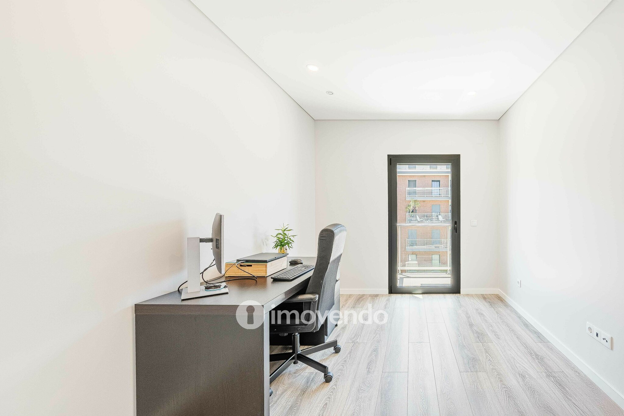Apartamento T3 exclusivo, com cozinha equipada e garagem, no Montijo