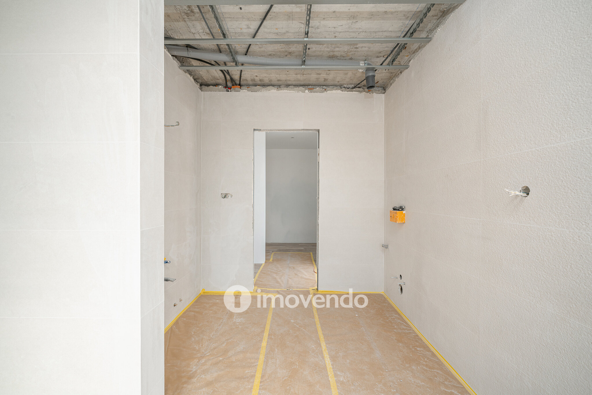 Moradia T4, em fase final de construção, com piscina, em Azeitão