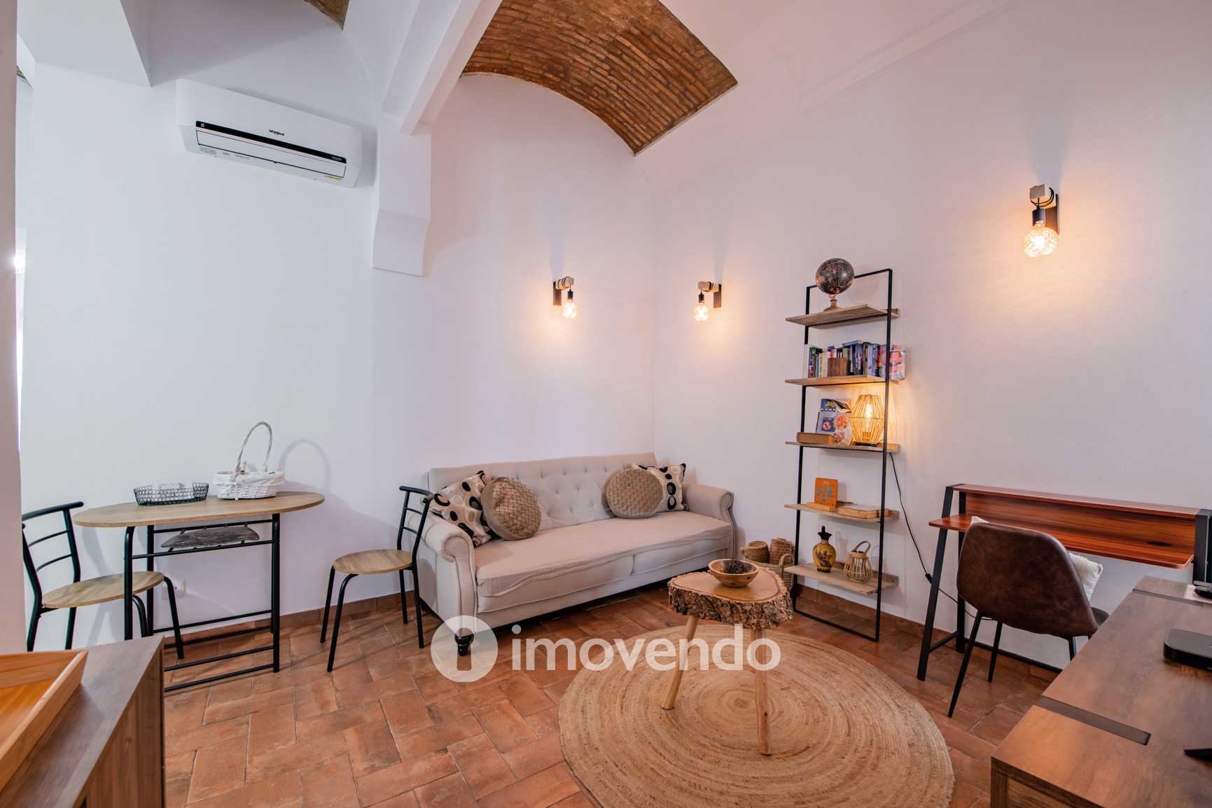 Moradia T1 remodelada, com licença AL ativa, em Olhão
