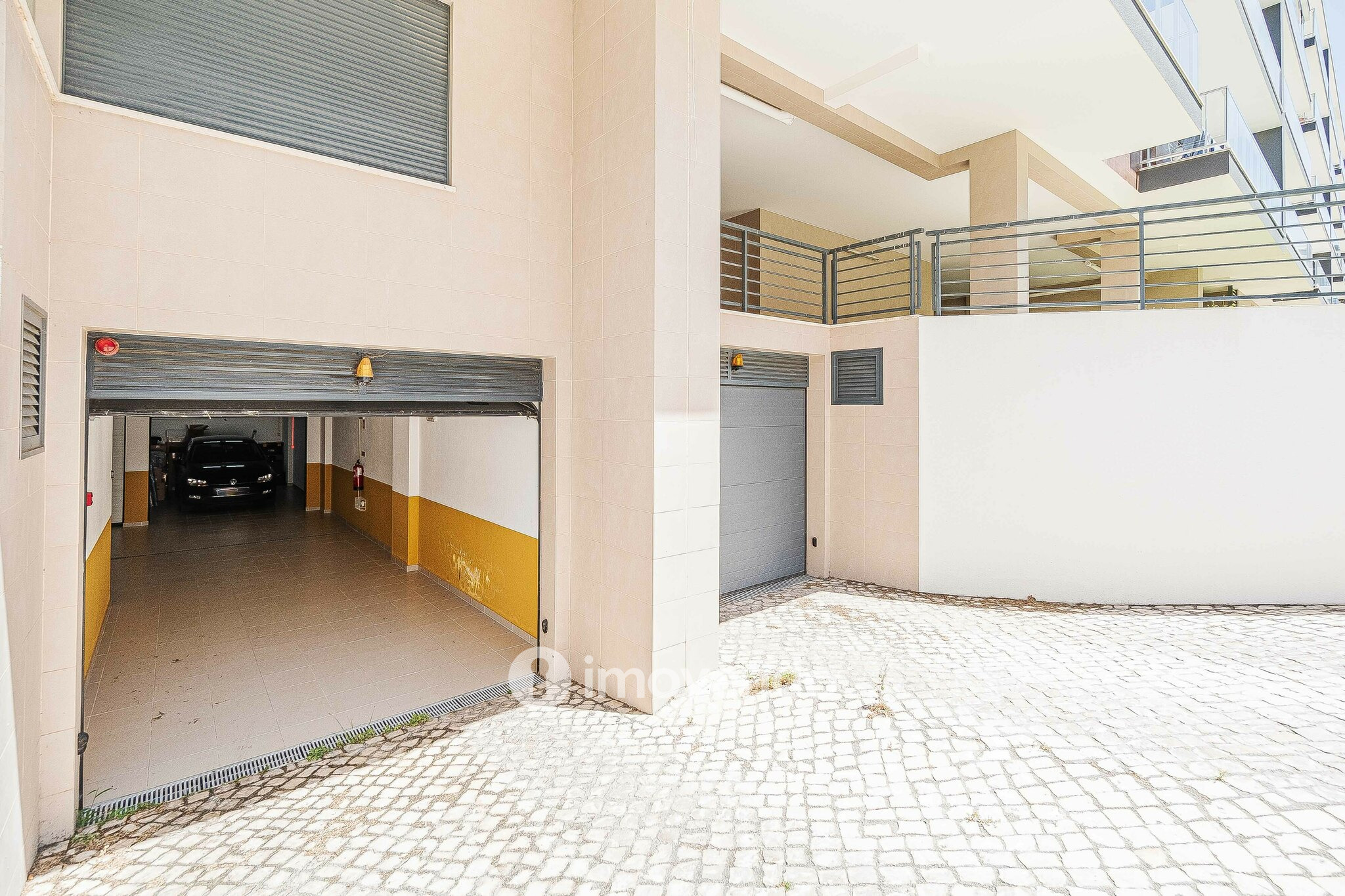 Apartamento T3 exclusivo, com cozinha equipada e garagem, no Montijo