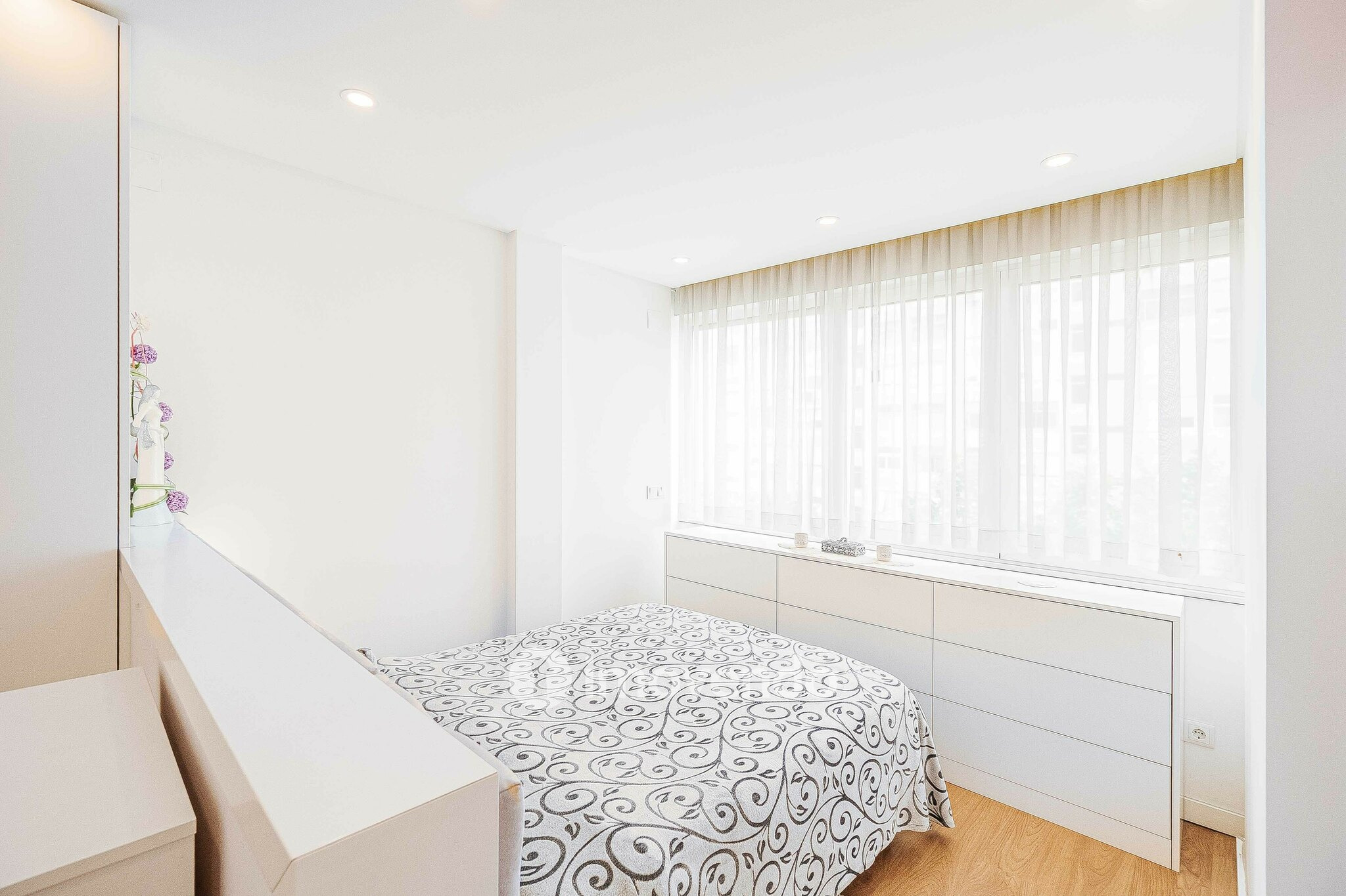 Apartamento T1, totalmente remodelado, na Venda Nova, Amadora