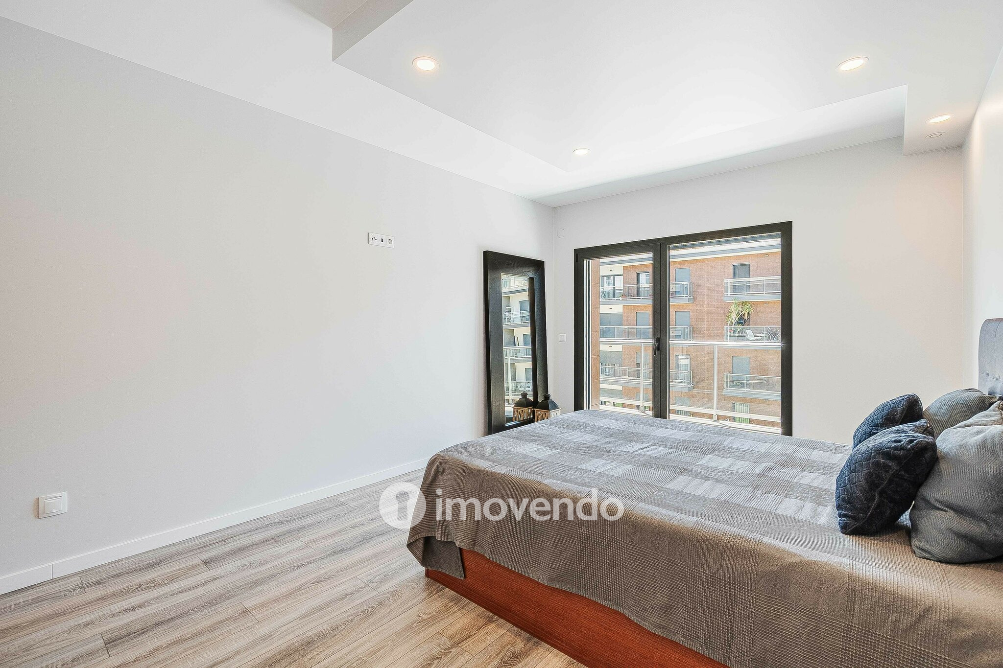 Apartamento T3 exclusivo, com cozinha equipada e garagem, no Montijo