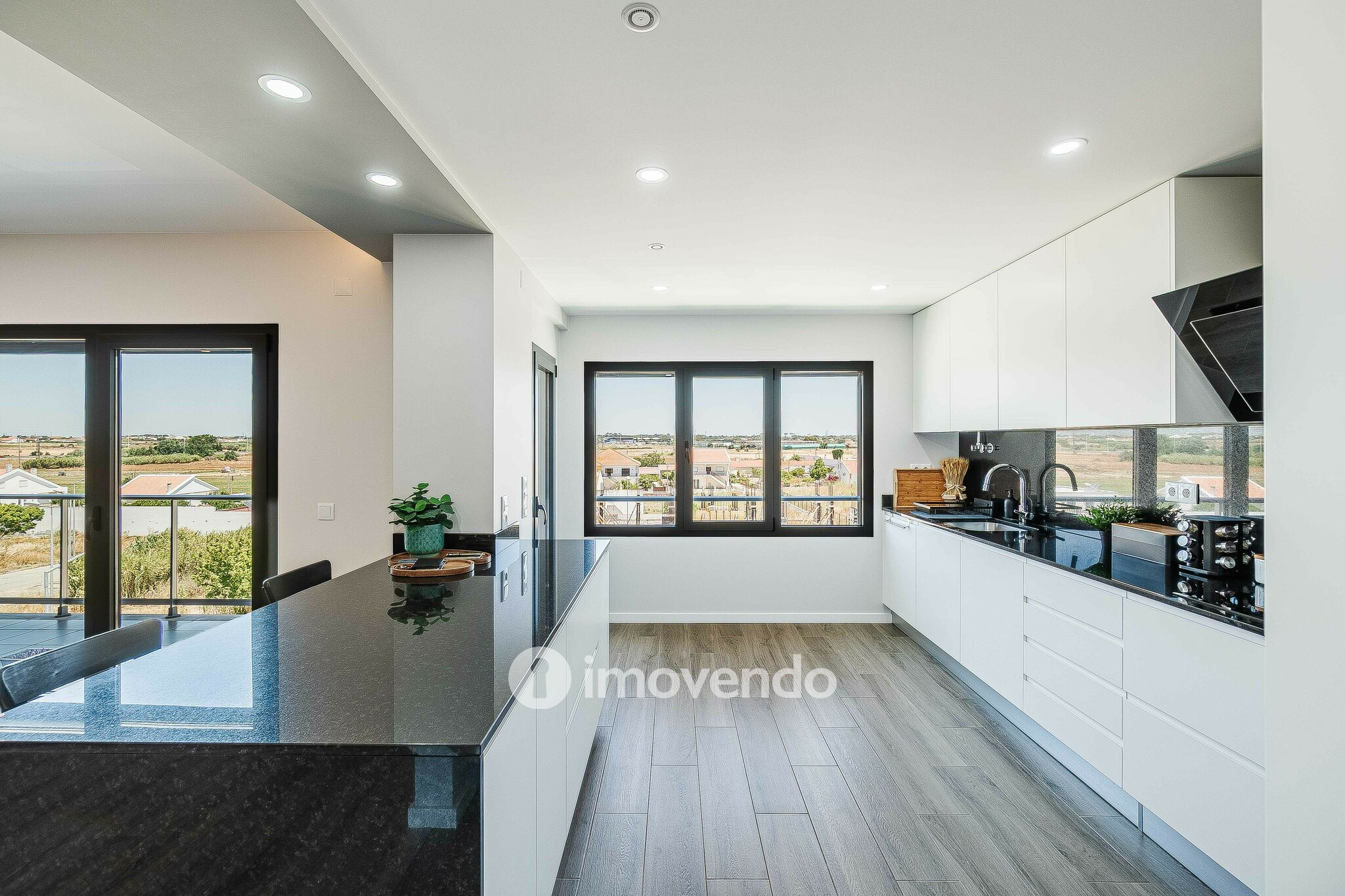 Apartamento T3 exclusivo, com cozinha equipada e garagem, no Montijo