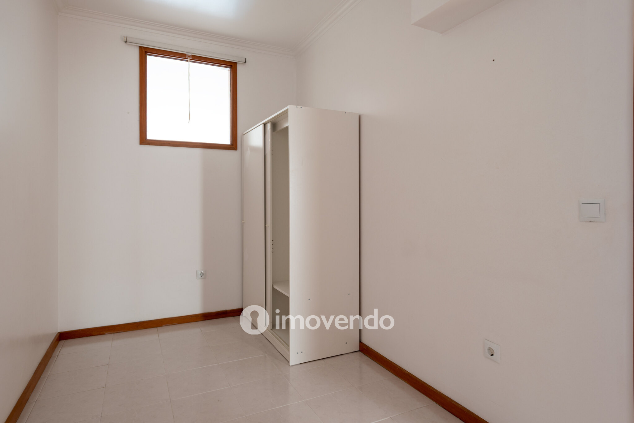 Apartamento T2+1, com garagem e cozinha equipada, em Gaia