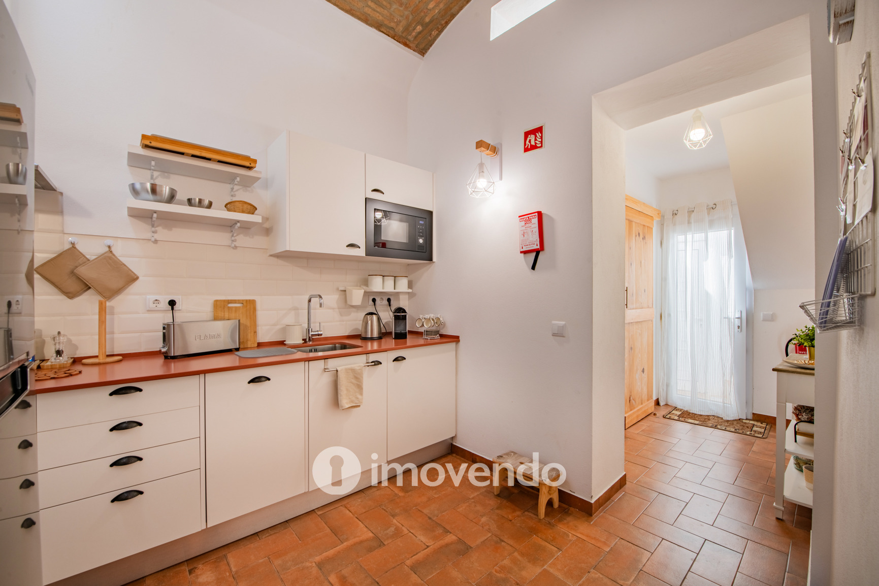 Moradia T1 remodelada, com licença AL ativa, em Olhão