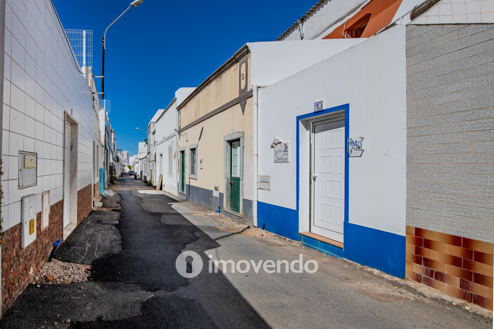 Moradia T1 remodelada, com licença AL ativa, em Olhão