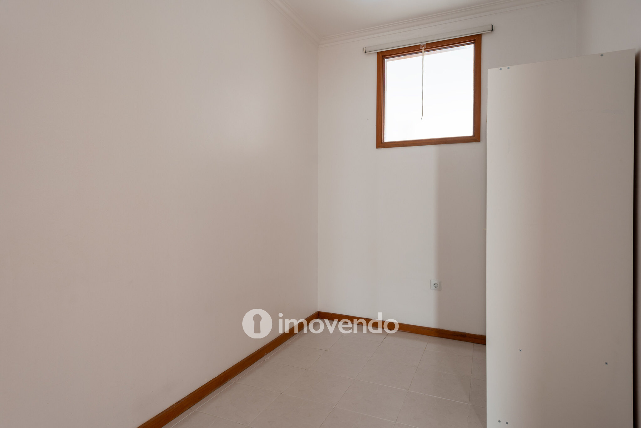 Apartamento T2+1, com garagem e cozinha equipada, em Gaia