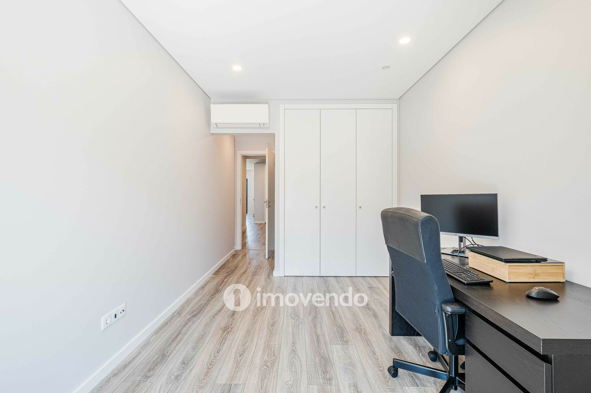 Apartamento T3 exclusivo, com cozinha equipada e garagem, no Montijo