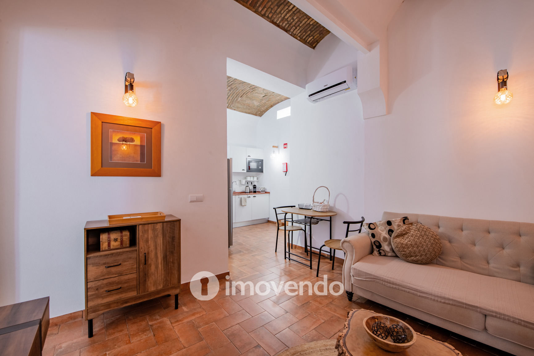 Moradia T1 remodelada, com licença AL ativa, em Olhão