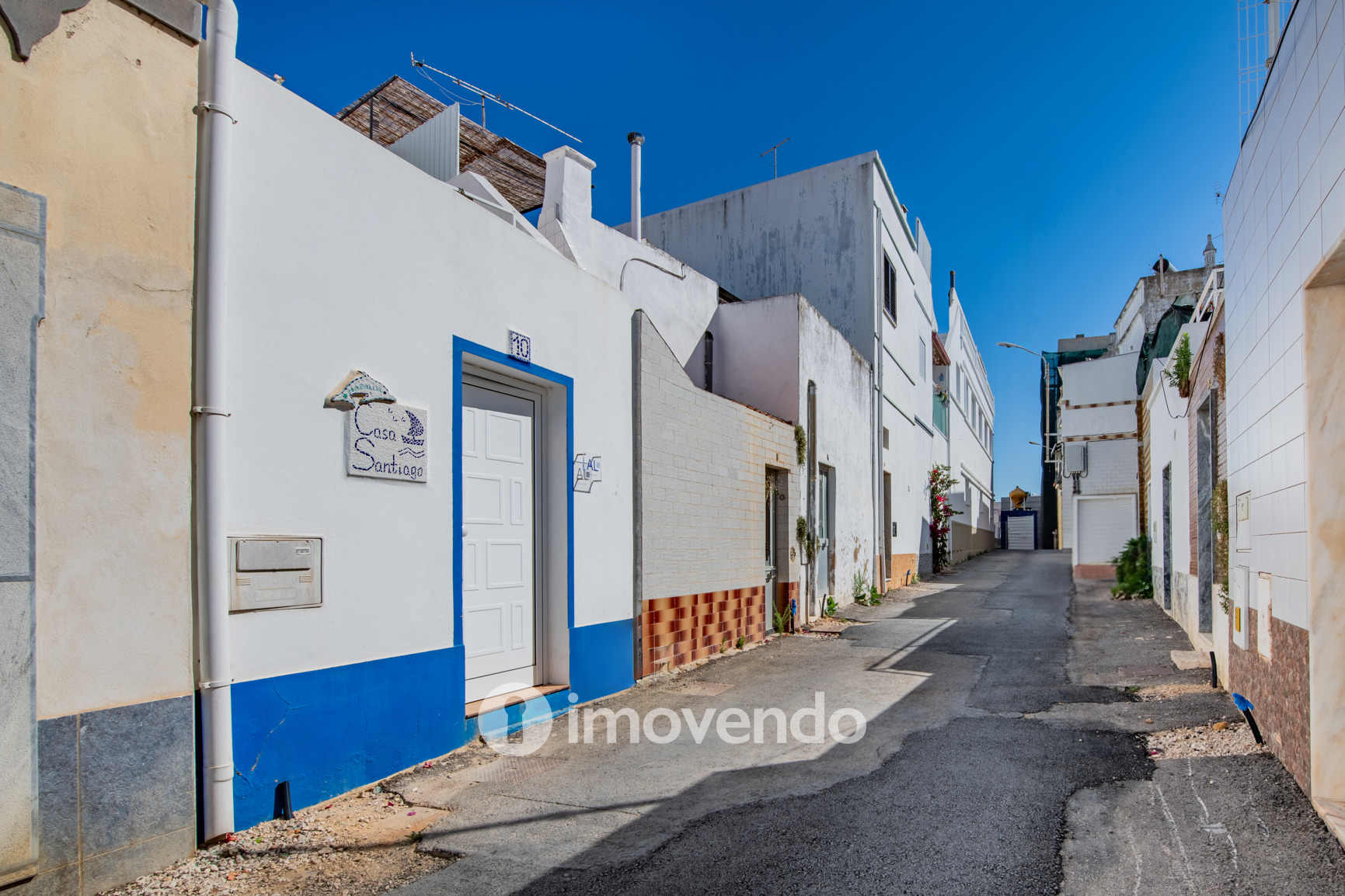 Moradia T1 remodelada, com licença AL ativa, em Olhão