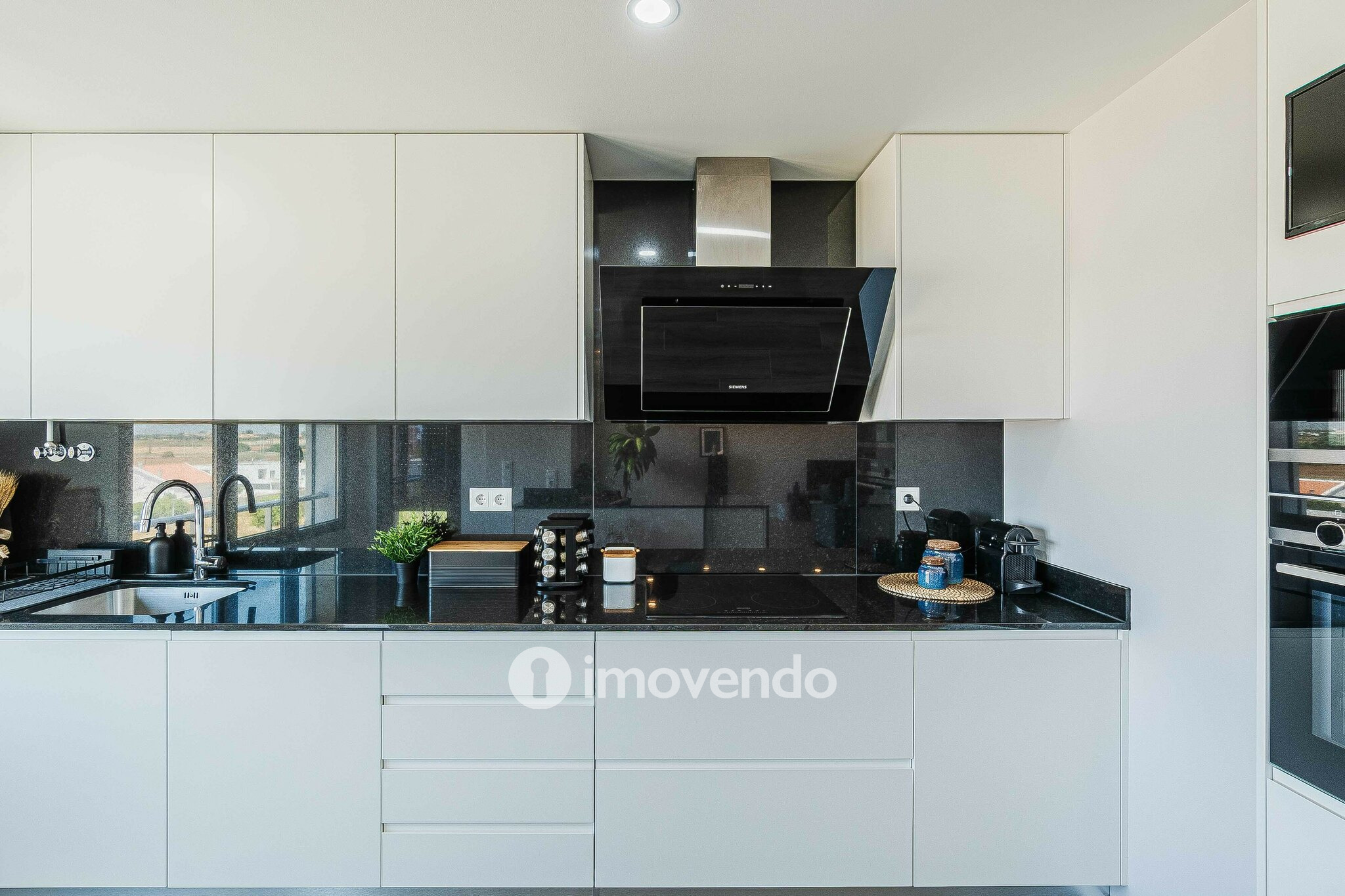 Apartamento T3 exclusivo, com cozinha equipada e garagem, no Montijo