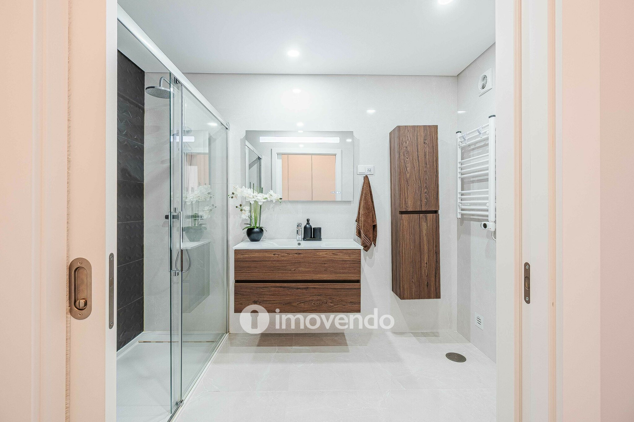 Apartamento T3 exclusivo, com cozinha equipada e garagem, no Montijo