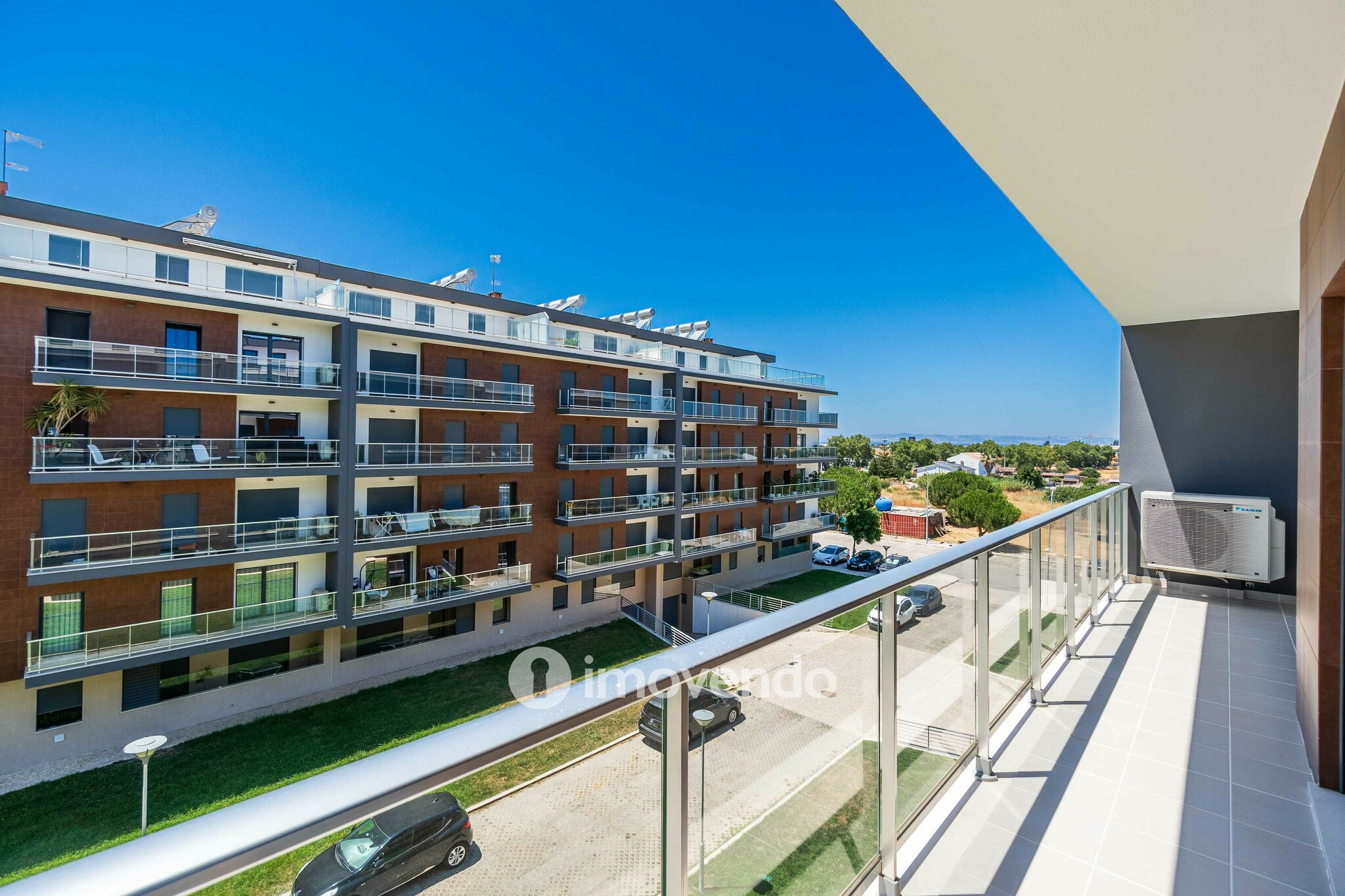 Apartamento T3 exclusivo, com cozinha equipada e garagem, no Montijo