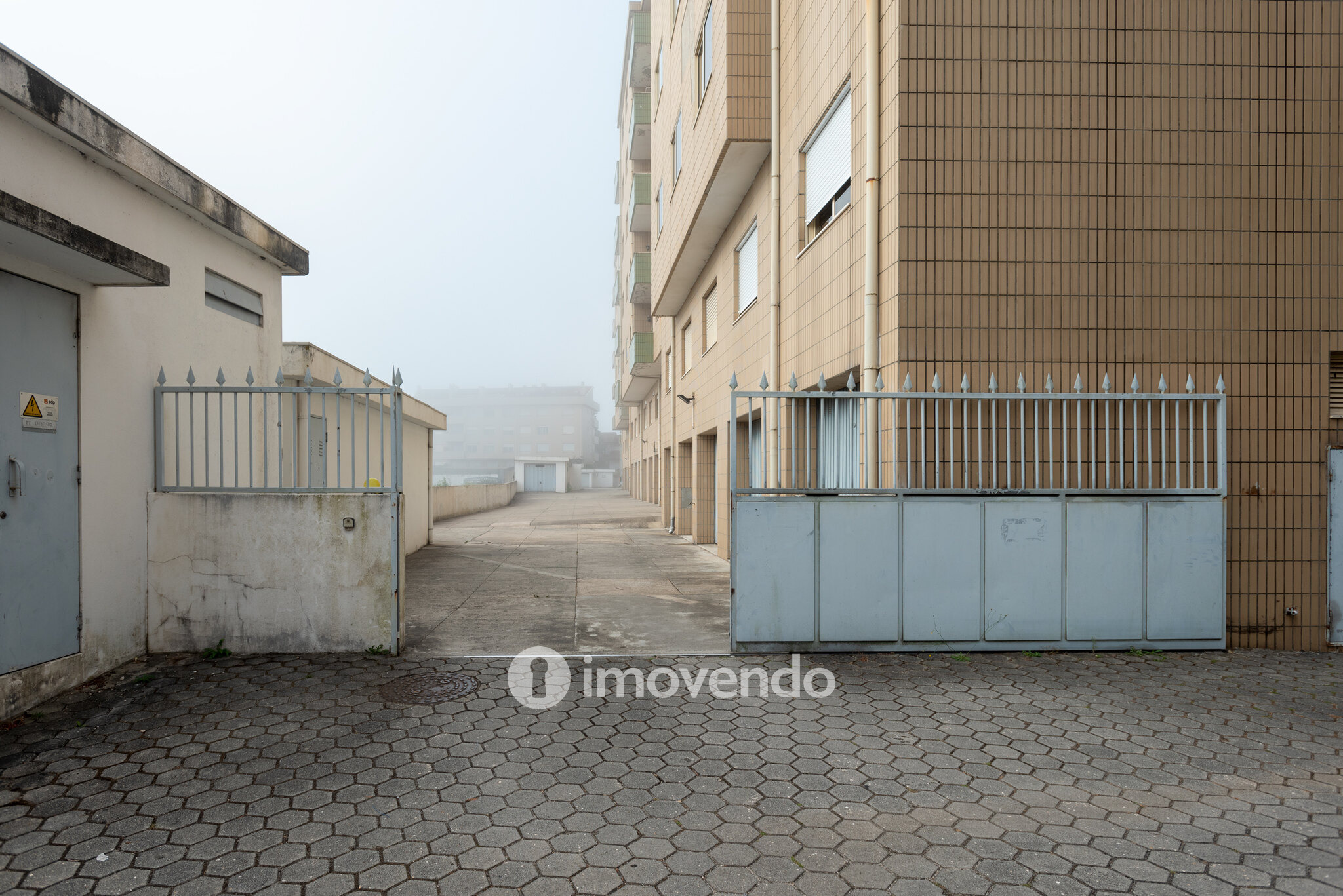 Apartamento T2+1, com garagem e cozinha equipada, em Gaia