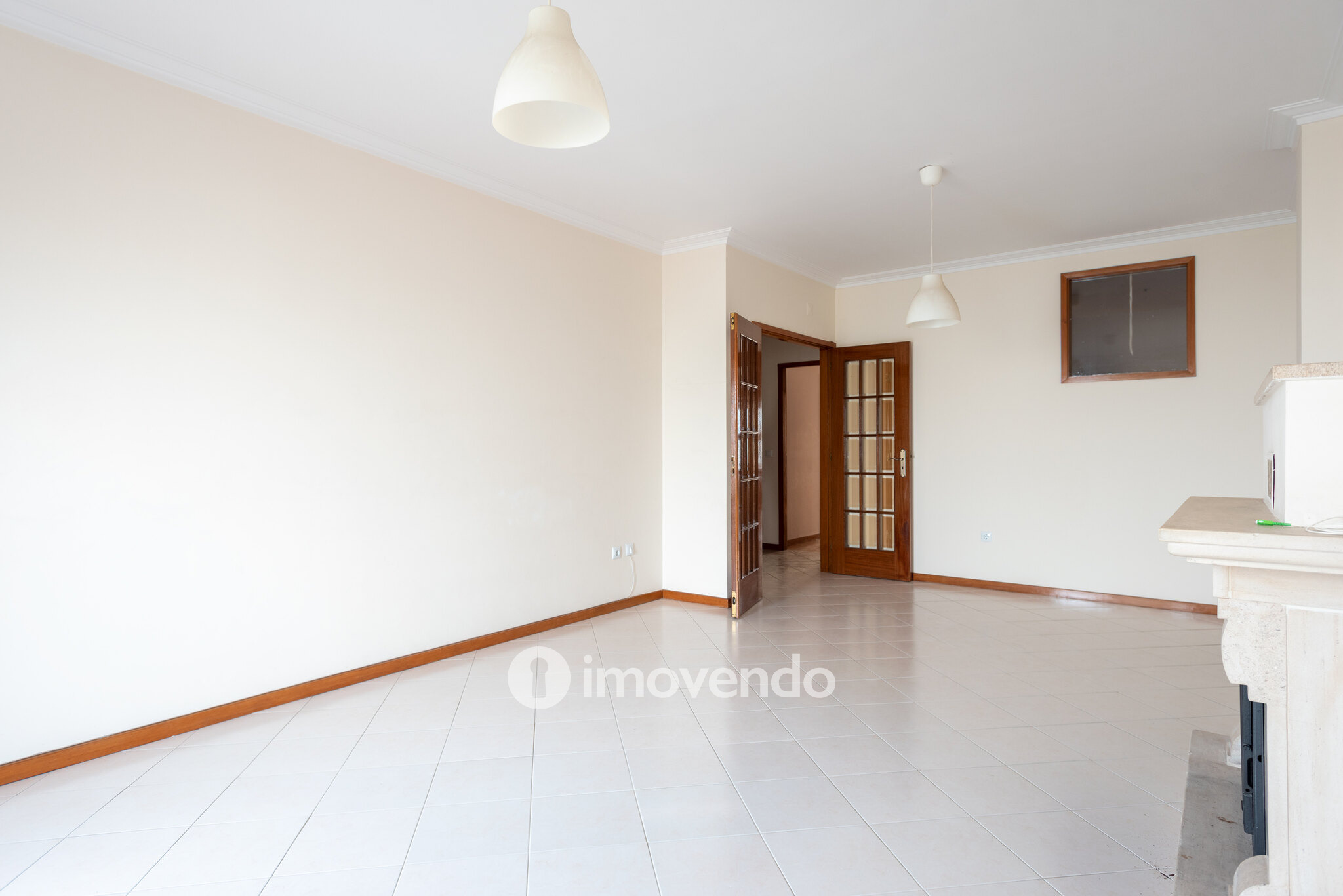 Apartamento T2+1, com garagem e cozinha equipada, em Gaia