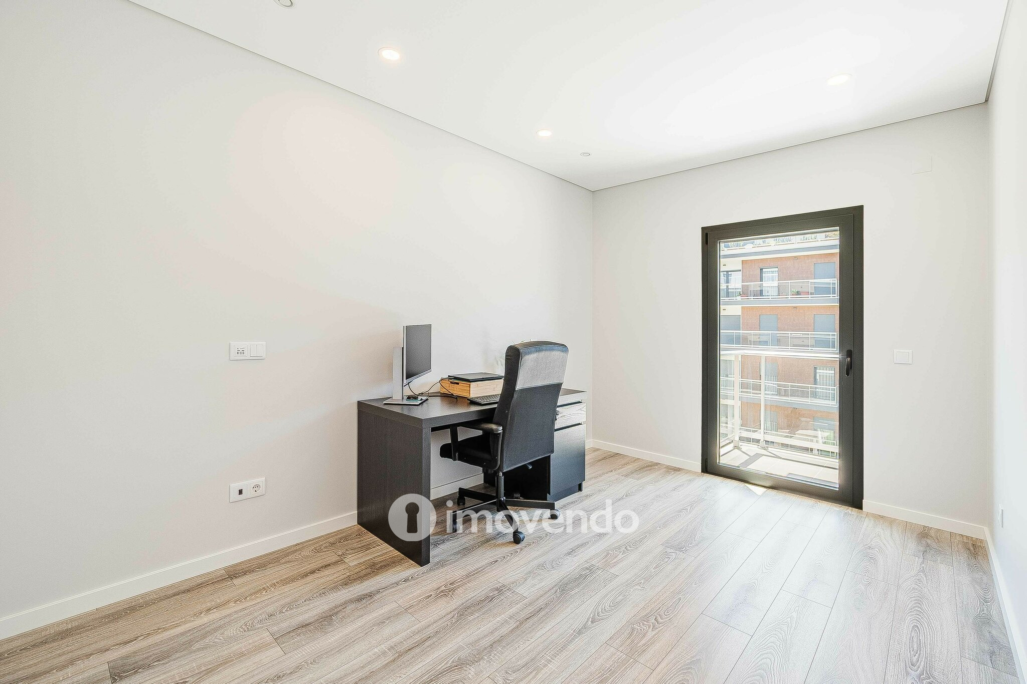 Apartamento T3 exclusivo, com cozinha equipada e garagem, no Montijo