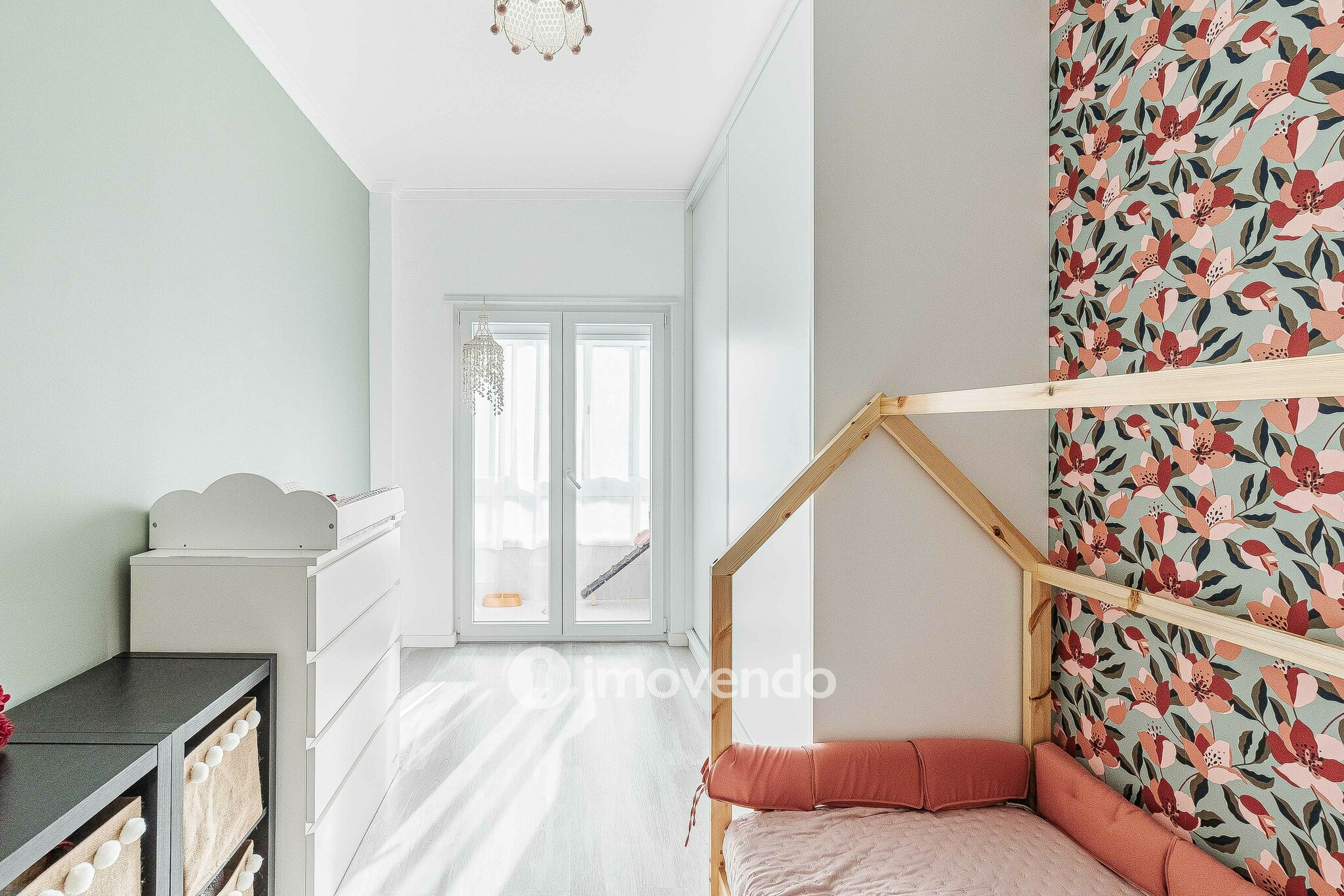 Apartamento T3 totalmente remodelado, com garagem, em Mem Martins