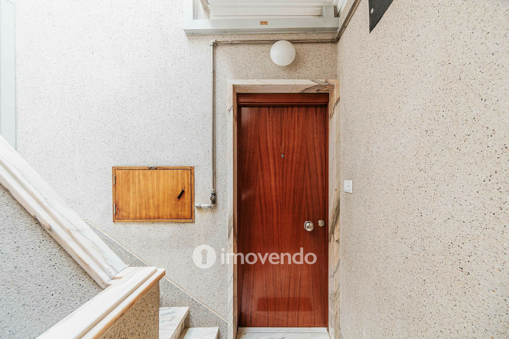 Apartamento T3 totalmente remodelado, com garagem, em Mem Martins