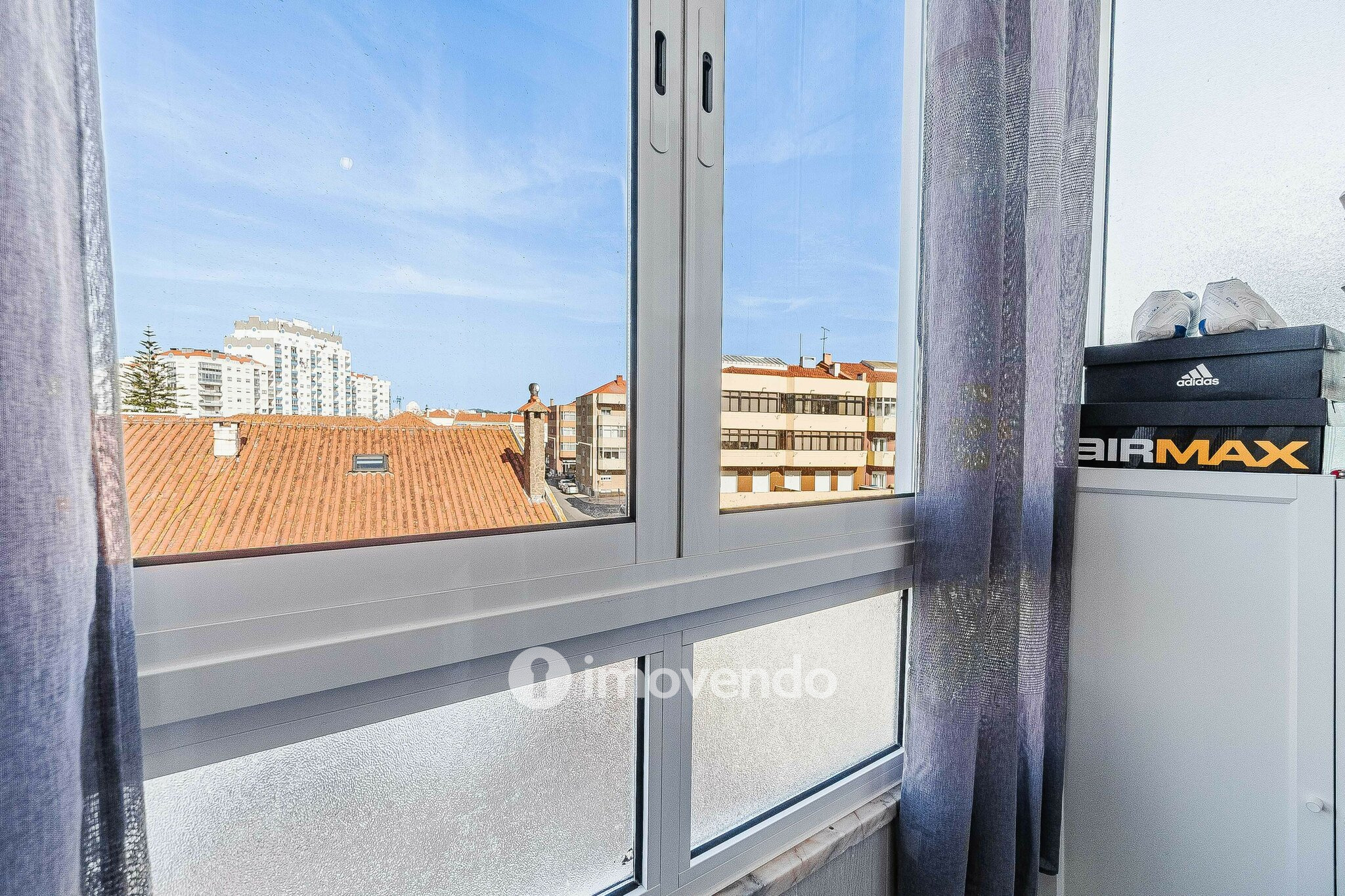 Apartamento T3 totalmente remodelado, com garagem, em Mem Martins