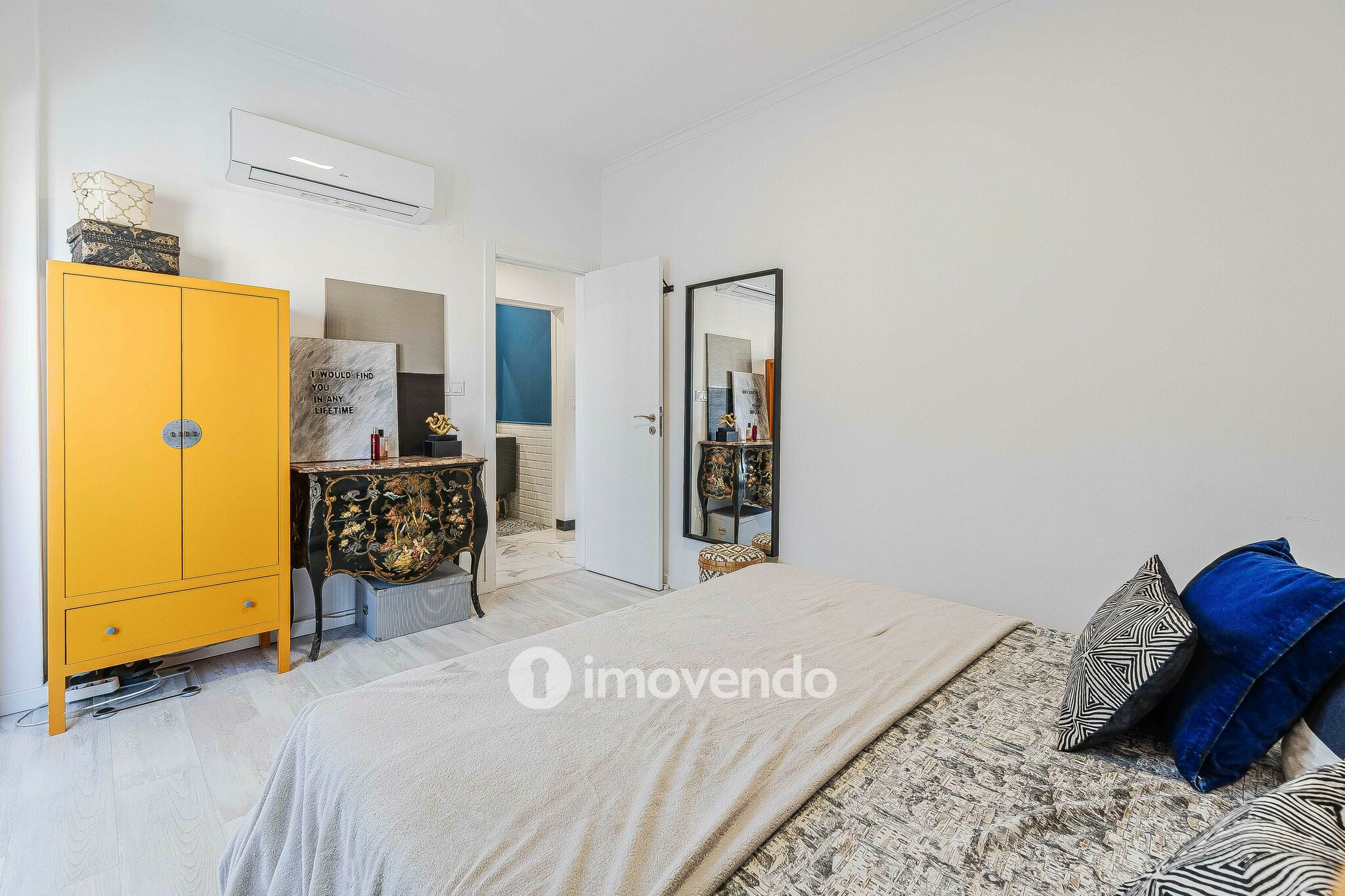 Apartamento T3 totalmente remodelado, com garagem, em Mem Martins
