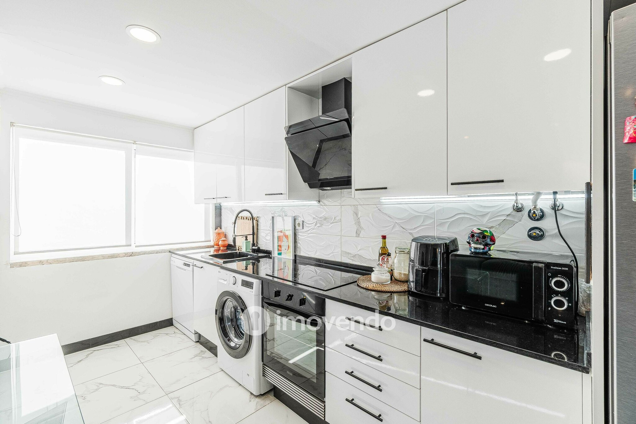 Apartamento T3 totalmente remodelado, com garagem, em Mem Martins