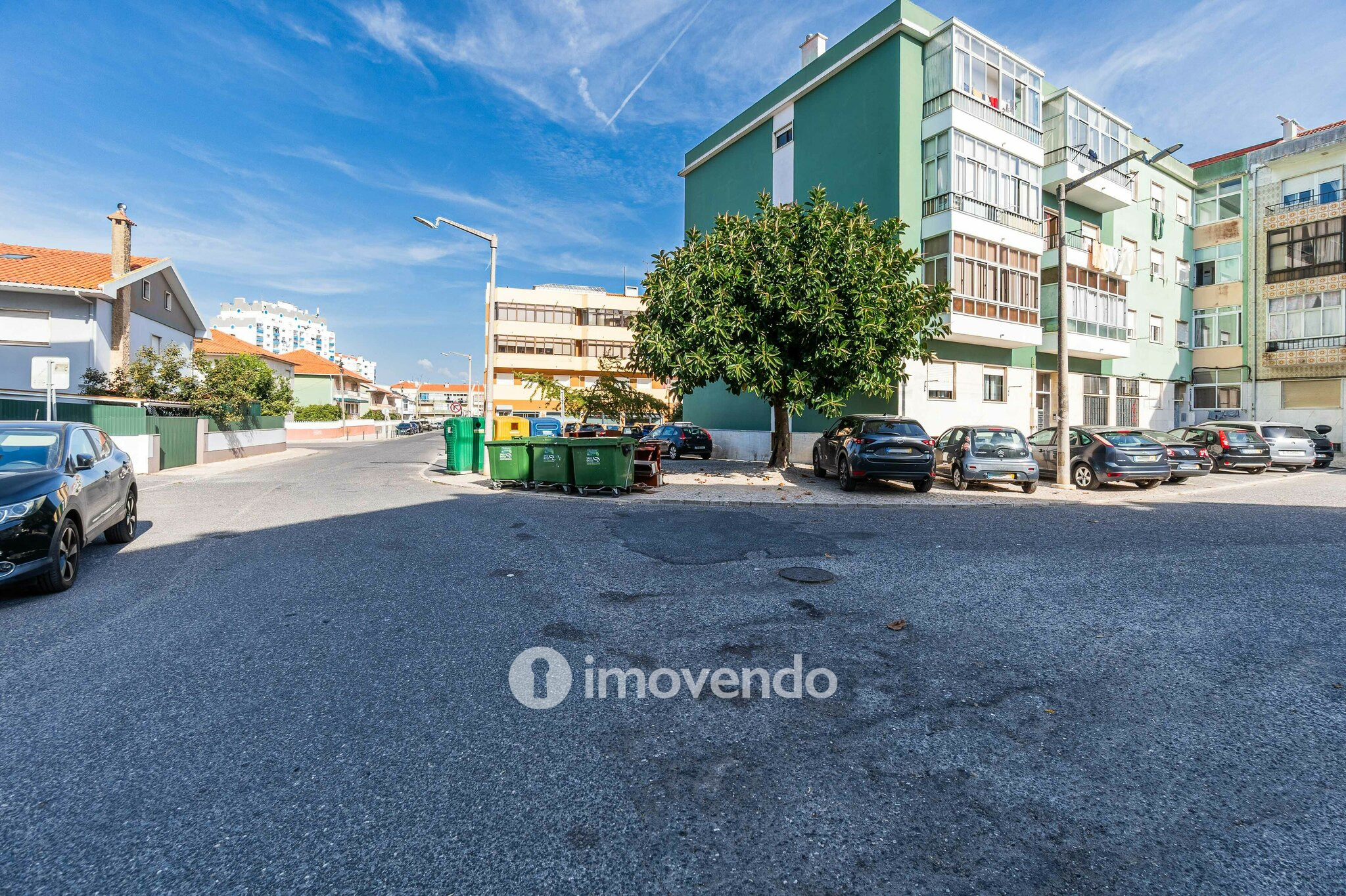 Apartamento T3 totalmente remodelado, com garagem, em Mem Martins