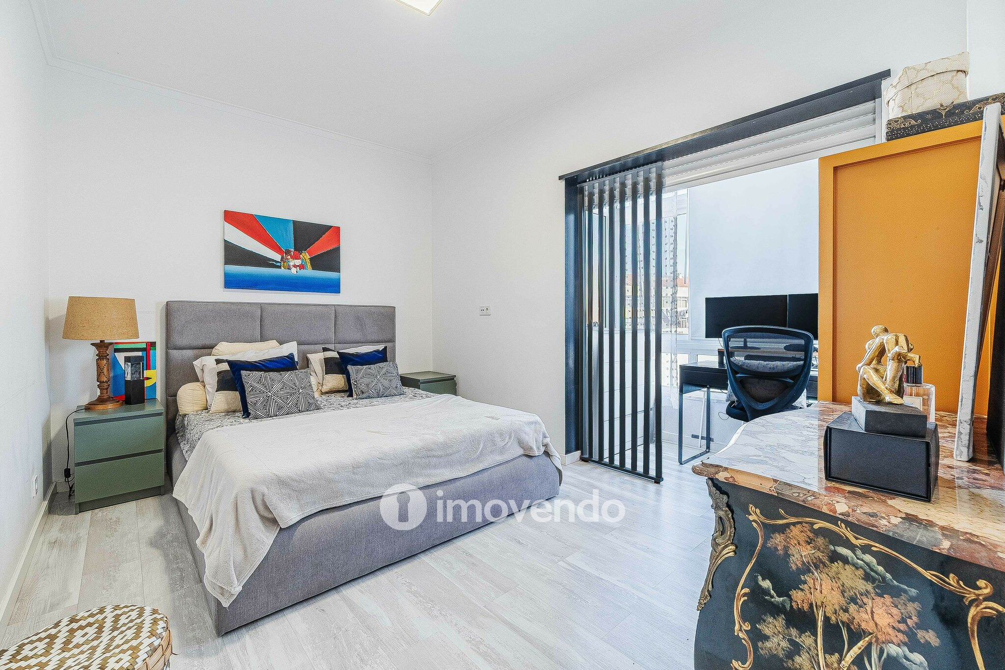 Apartamento T3 totalmente remodelado, com garagem, em Mem Martins