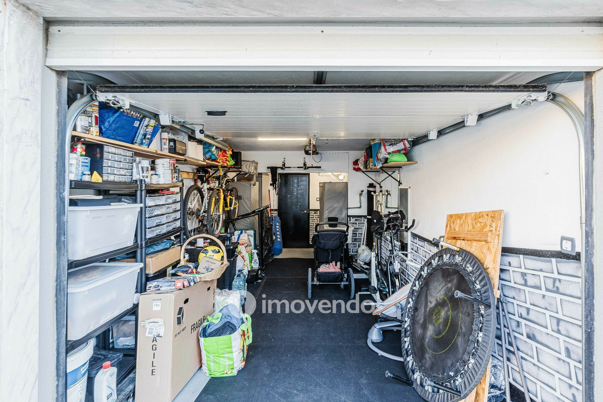 Apartamento T3 totalmente remodelado, com garagem, em Mem Martins