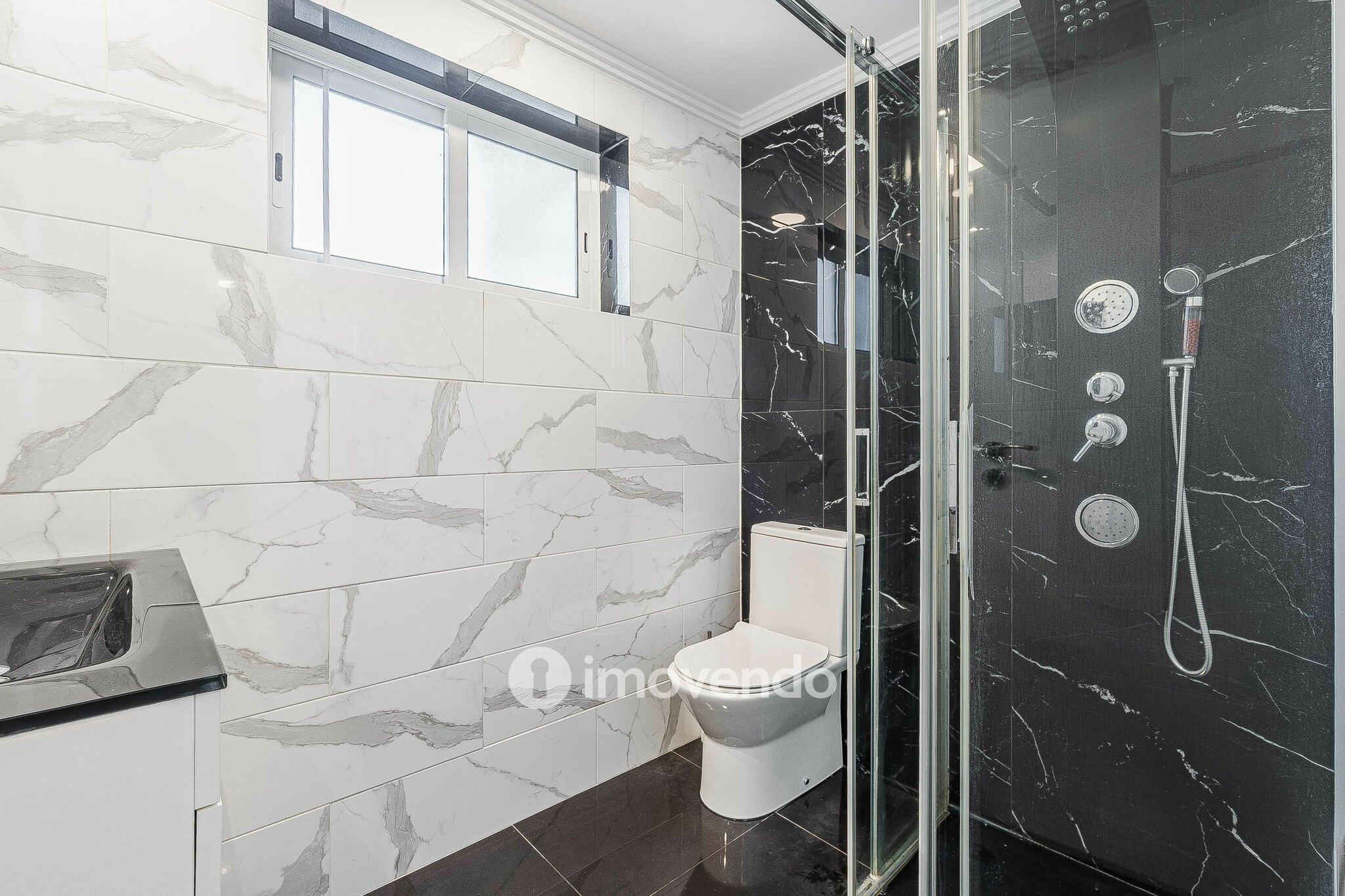 Apartamento T3 totalmente remodelado, com garagem, em Mem Martins