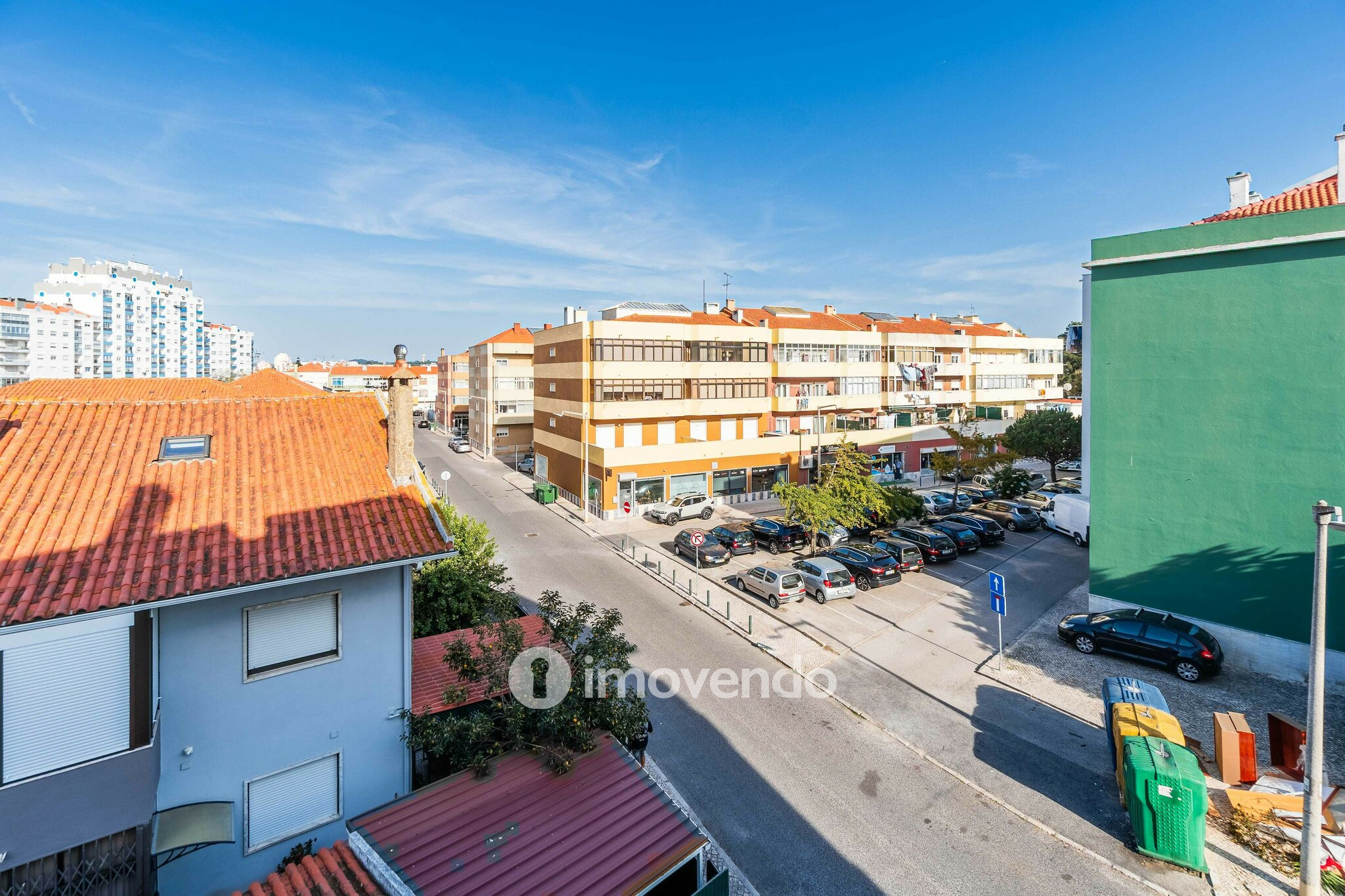 Apartamento T3 totalmente remodelado, com garagem, em Mem Martins